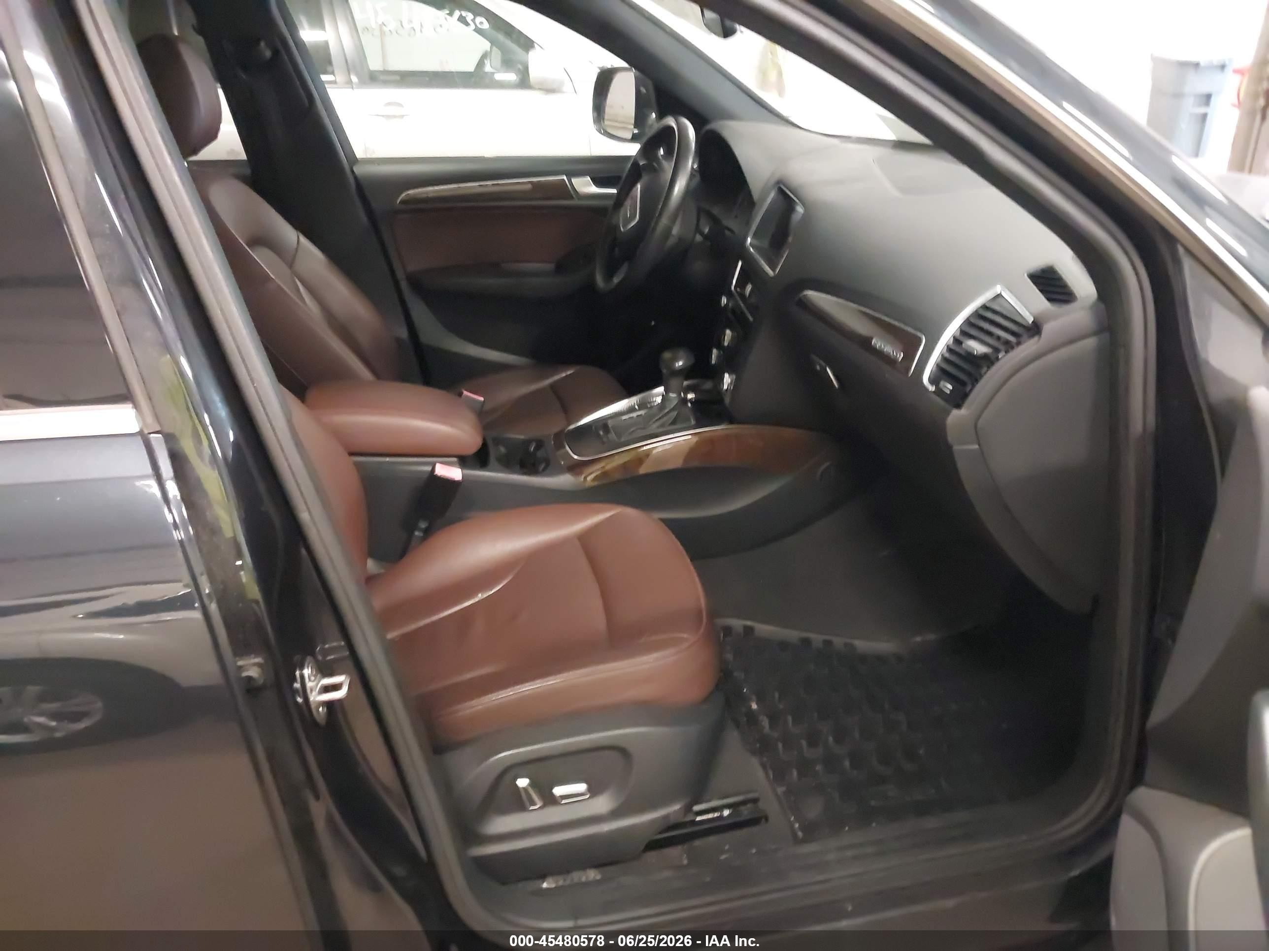 2014 Audi Q5 2.0t Premium Dark Blue vin: WA1CFAFP9EA001648