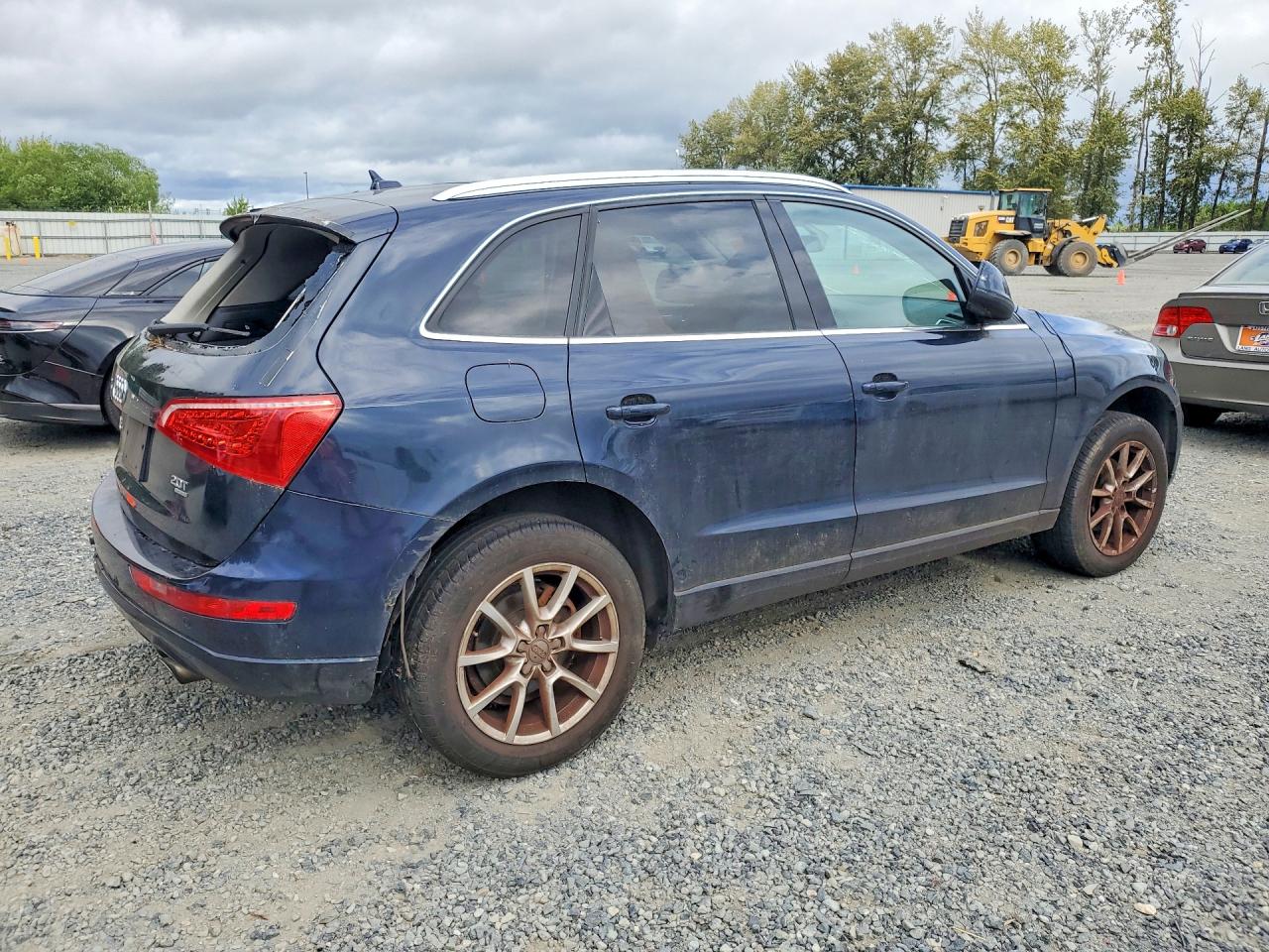 2011 Audi Q5 Premium Blue vin: WA1CFAFPXBA011259