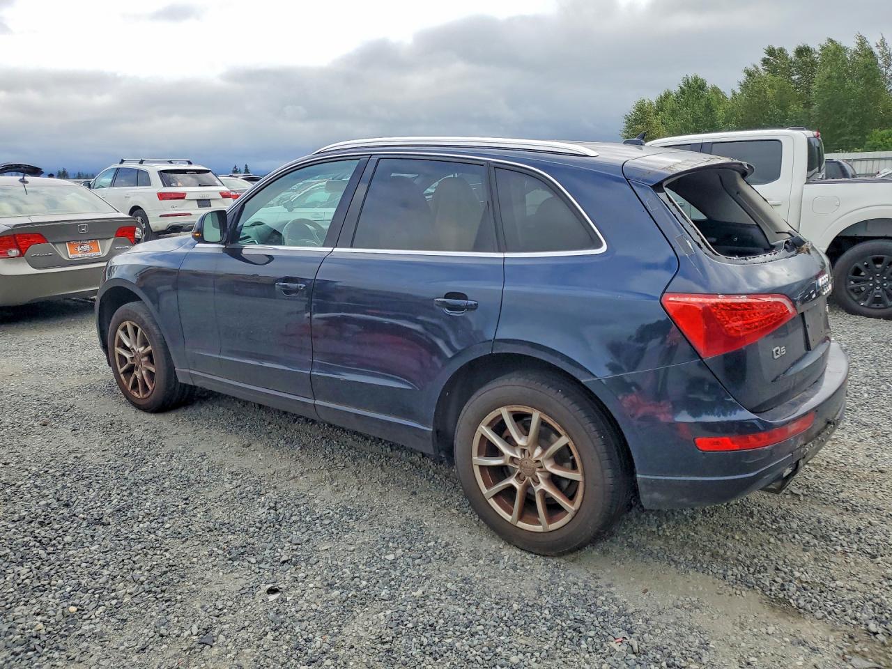 2011 Audi Q5 Premium Blue vin: WA1CFAFPXBA011259