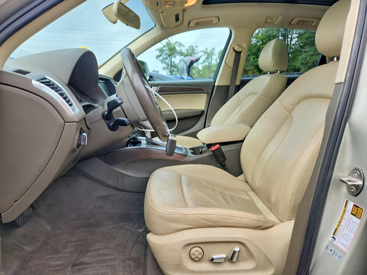 2015 Audi Q5 Premium Beige vin: WA1CFAFPXFA042730