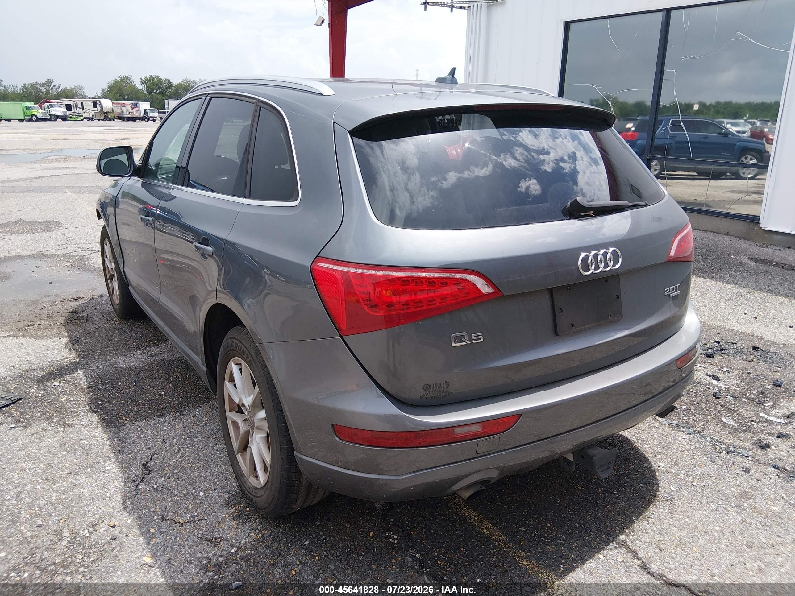2012 Audi Q5 2.0t Premium Gray vin: WA1CFBFP2CA055571