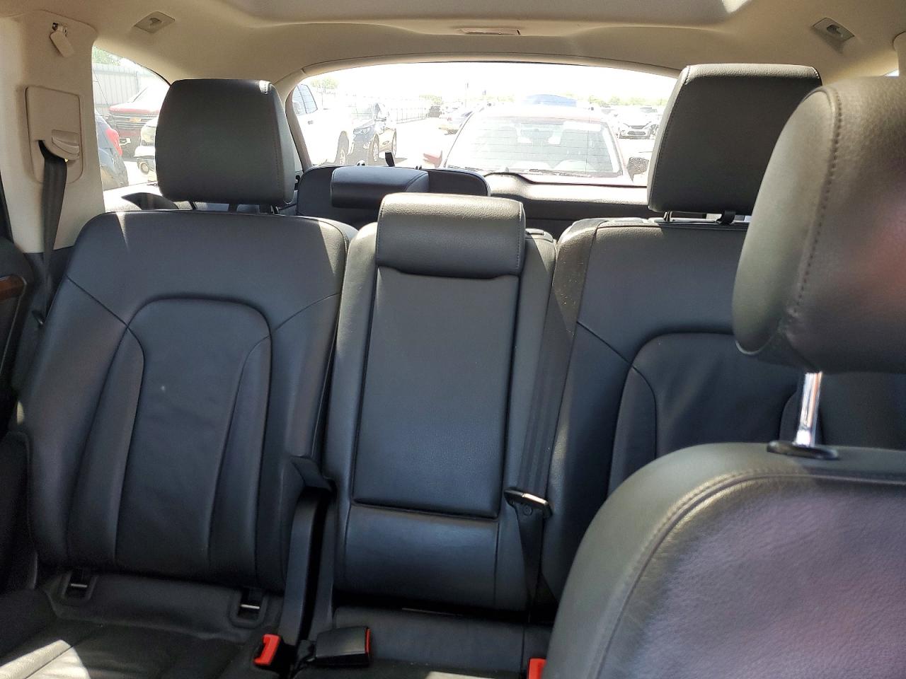 2015 Audi Q7 Premium Белый vin: WA1CGAFE4FD002573