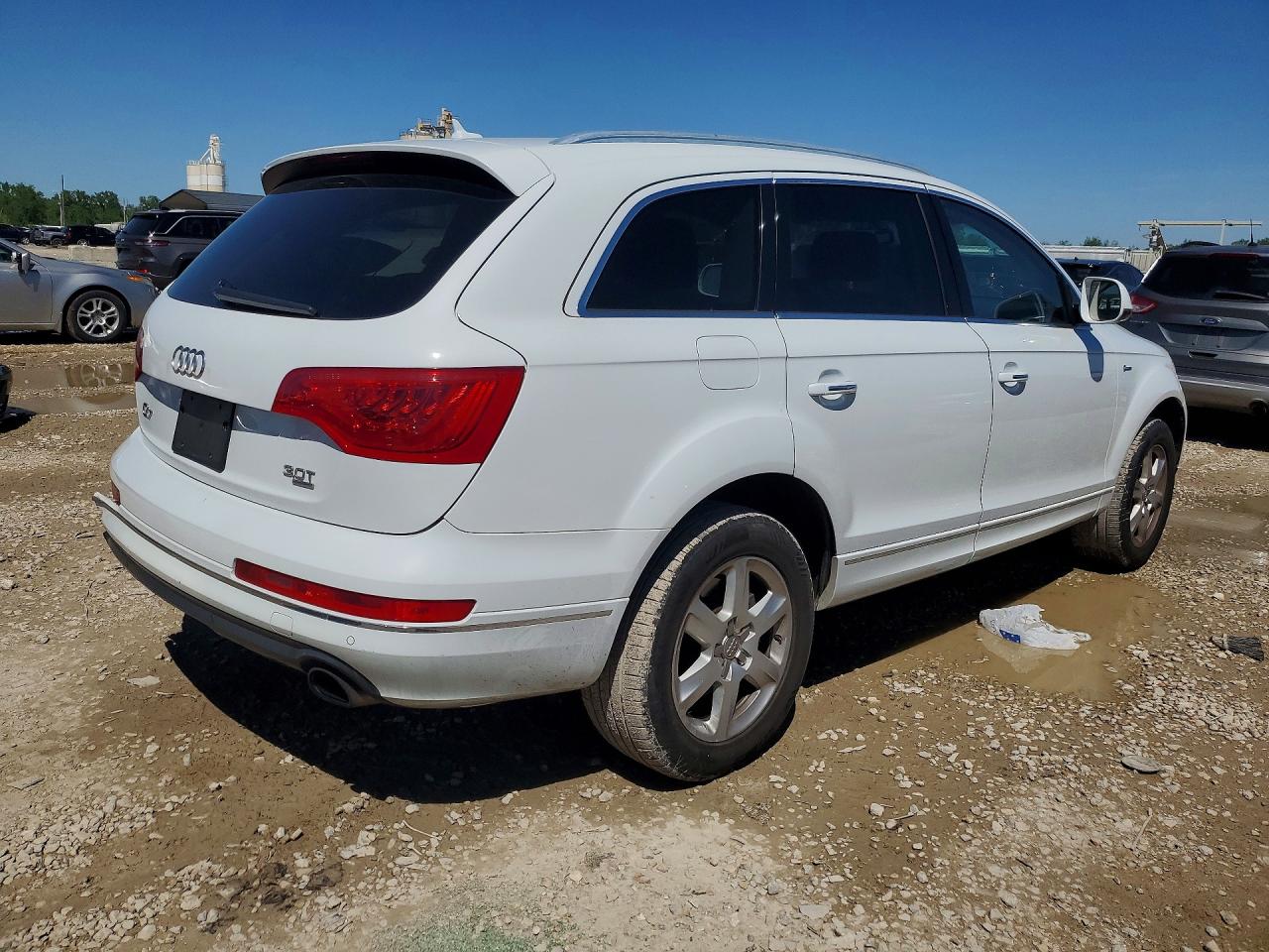 2015 Audi Q7 Premium Белый vin: WA1CGAFE4FD002573
