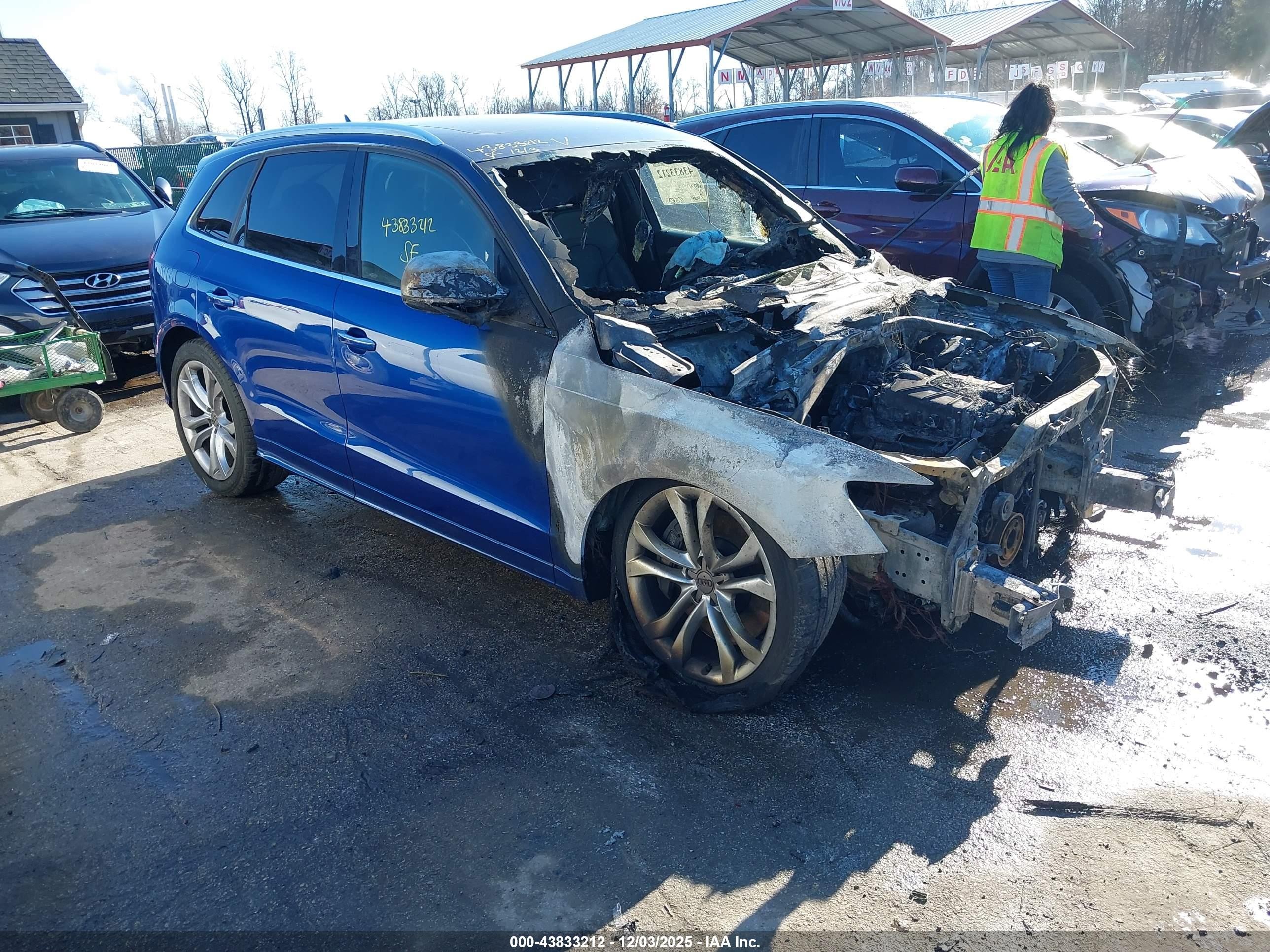 2015 Audi Sq5 3.0t Premium Plus Blue vin: WA1CGAFP8FA114019