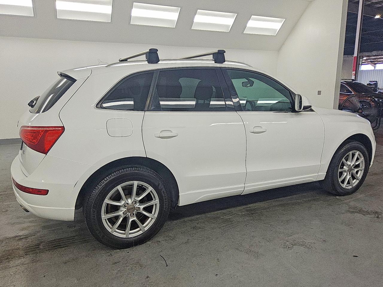 2010 Audi Q5 Premium White vin: WA1CKAFP2AA087536