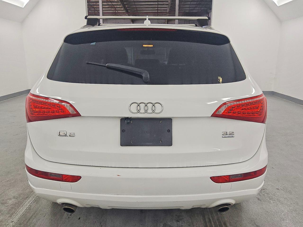 2010 Audi Q5 Premium White vin: WA1CKAFP2AA087536