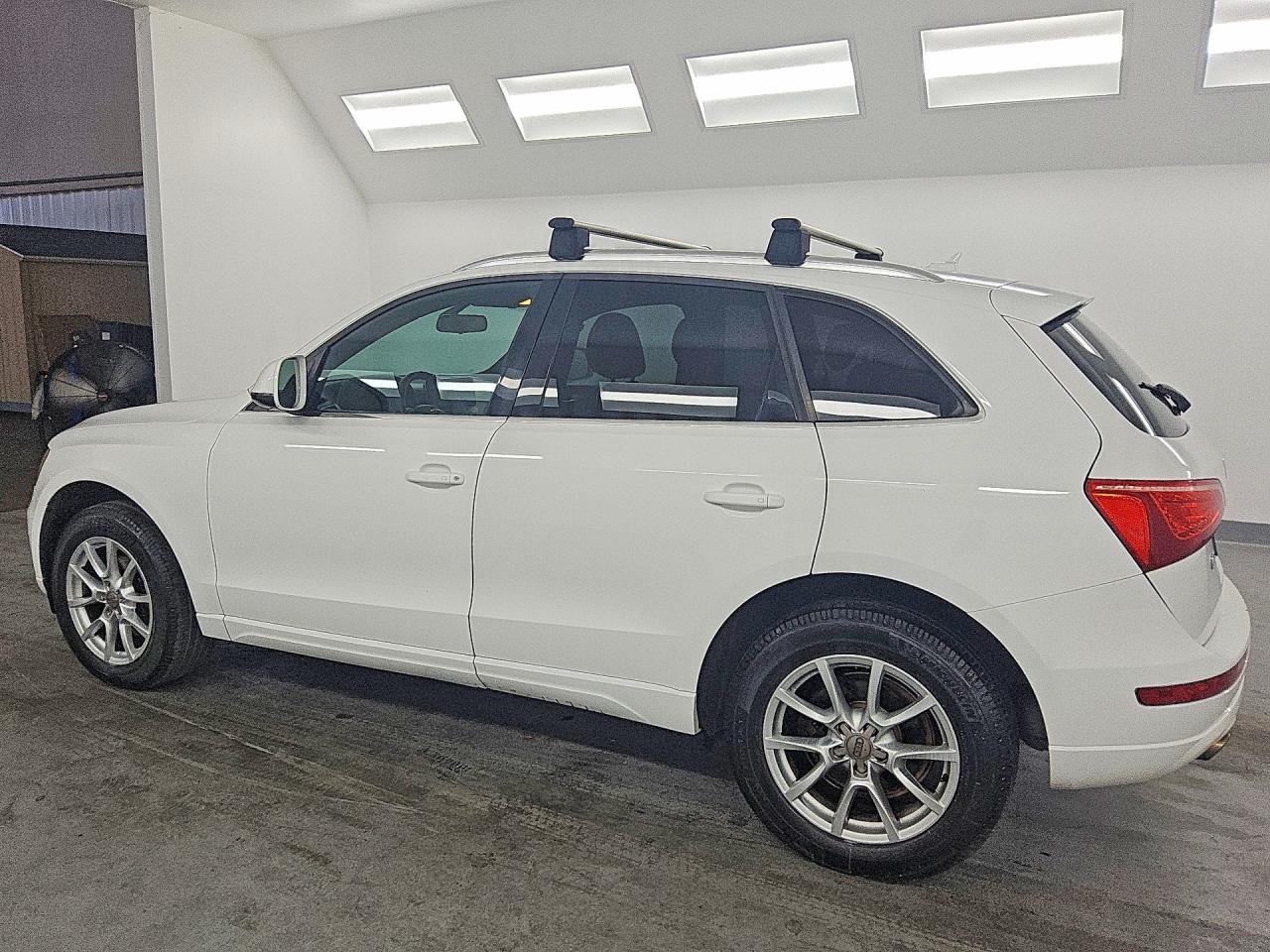 2010 Audi Q5 Premium White vin: WA1CKAFP2AA087536