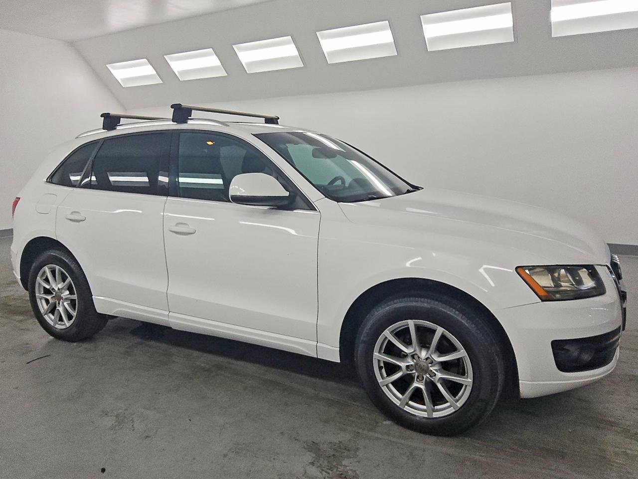 2010 Audi Q5 Premium White vin: WA1CKAFP2AA087536