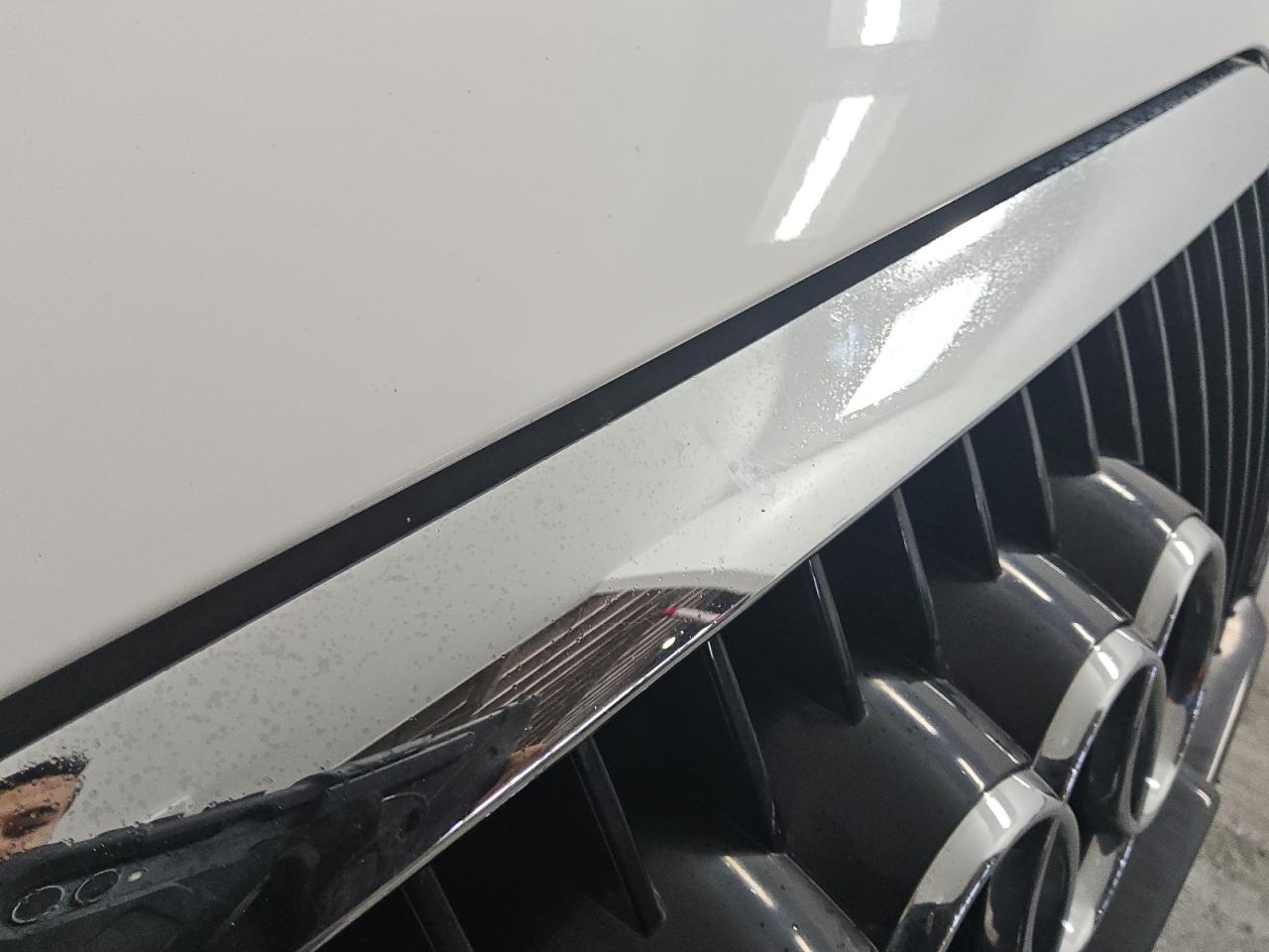 2010 Audi Q5 Premium White vin: WA1CKAFP2AA087536 Damage: Grille, Chipped, 4