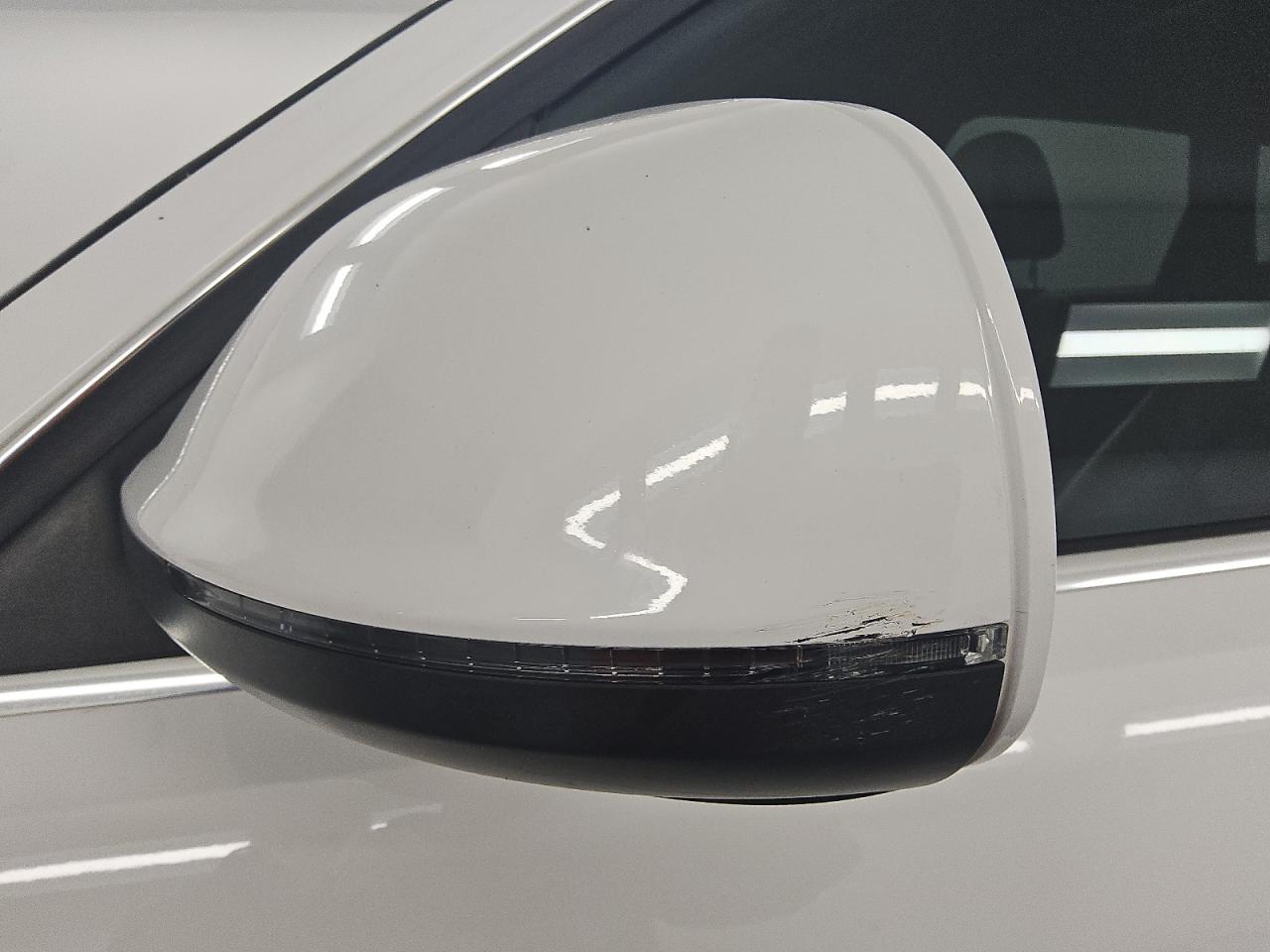 2010 Audi Q5 Premium White vin: WA1CKAFP2AA087536 Damage: Left Turn Signal, Broken, Replacement Required