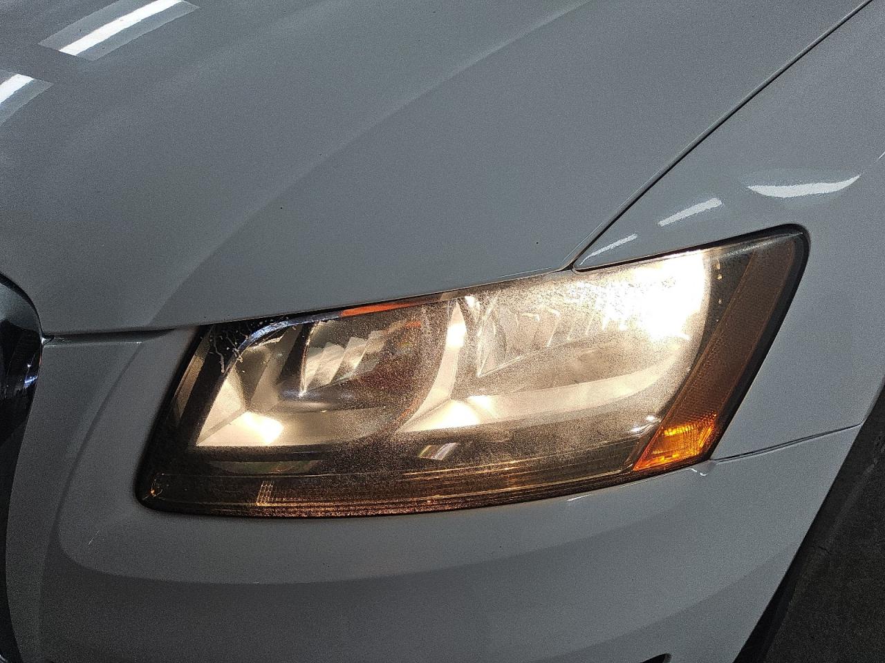 2010 Audi Q5 Premium White vin: WA1CKAFP2AA087536 Damage: Left Head Lamp, Faded, Repair Required