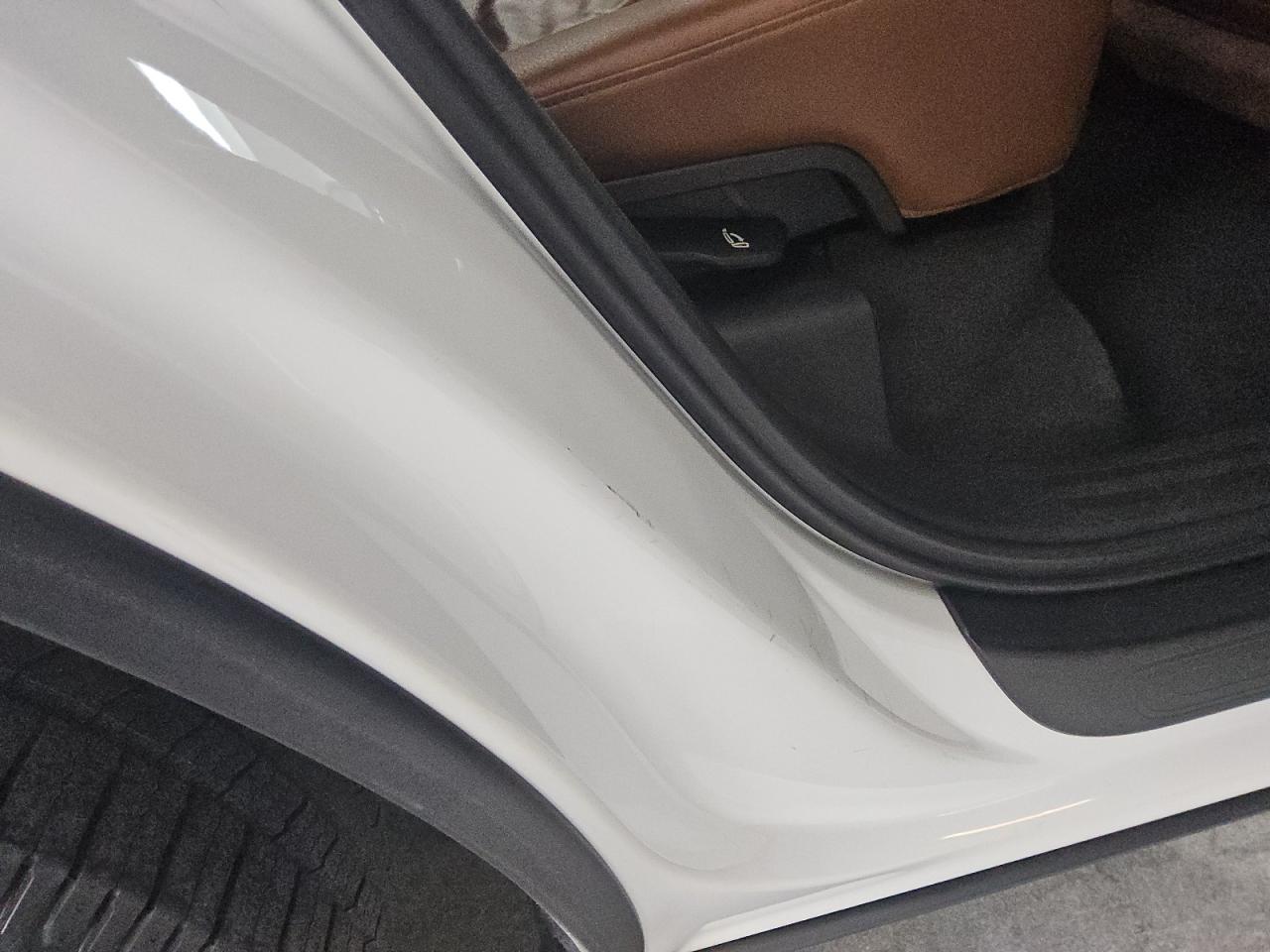 2010 Audi Q5 Premium White vin: WA1CKAFP2AA087536 Damage: Right Rocker Panel, Heavy Scratch, 3 To 4 Inches