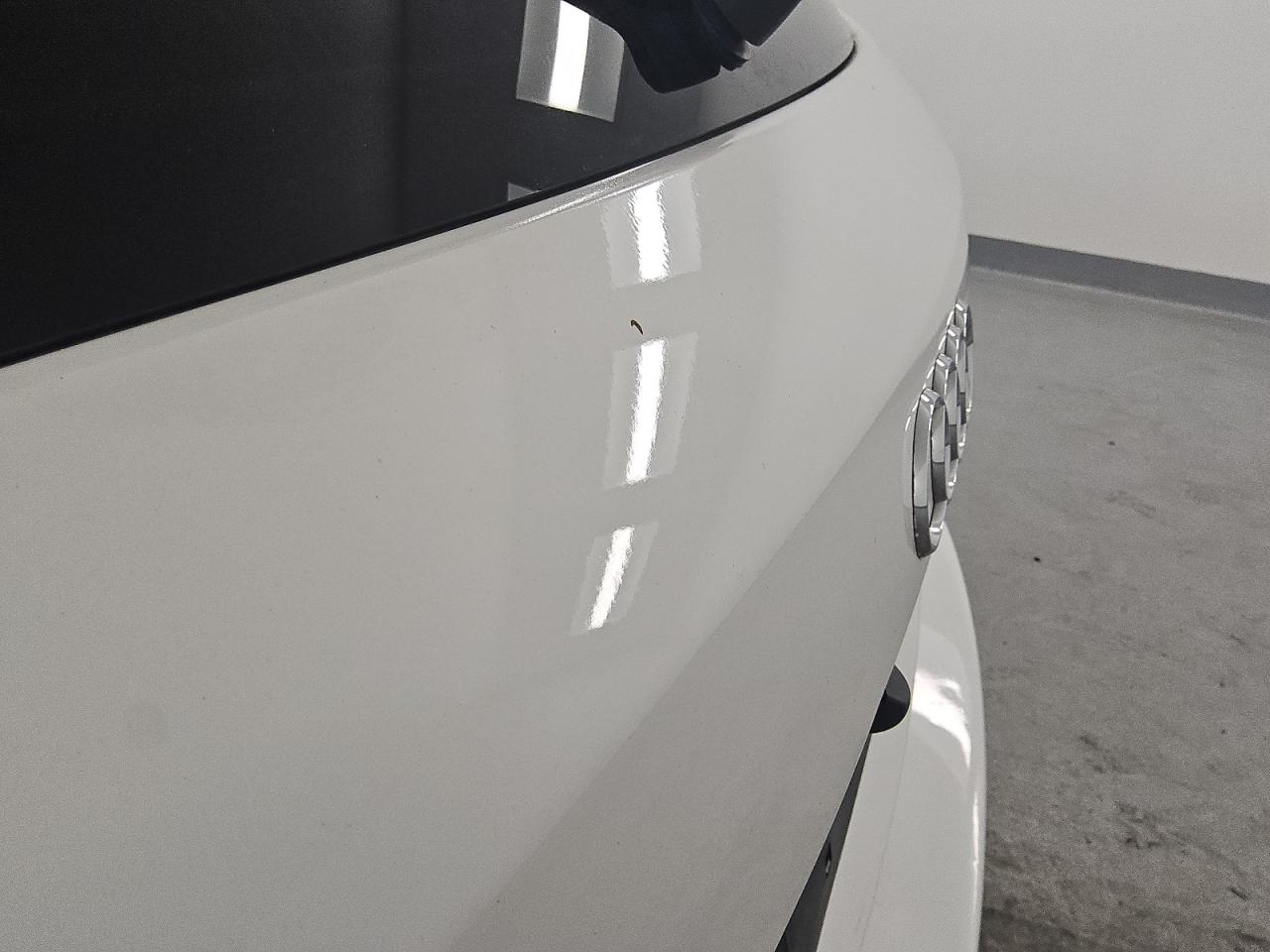 2010 Audi Q5 Premium White vin: WA1CKAFP2AA087536 Damage: Lift Gate, Dent(S) W/ Paint Dmg, 1/2 To 1 Inch