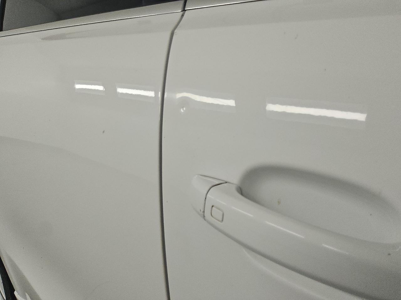 2010 Audi Q5 Premium White vin: WA1CKAFP2AA087536 Damage: Right Front Door, Dent(S) W/No Paint Dmg, Pdr-1 Dent
