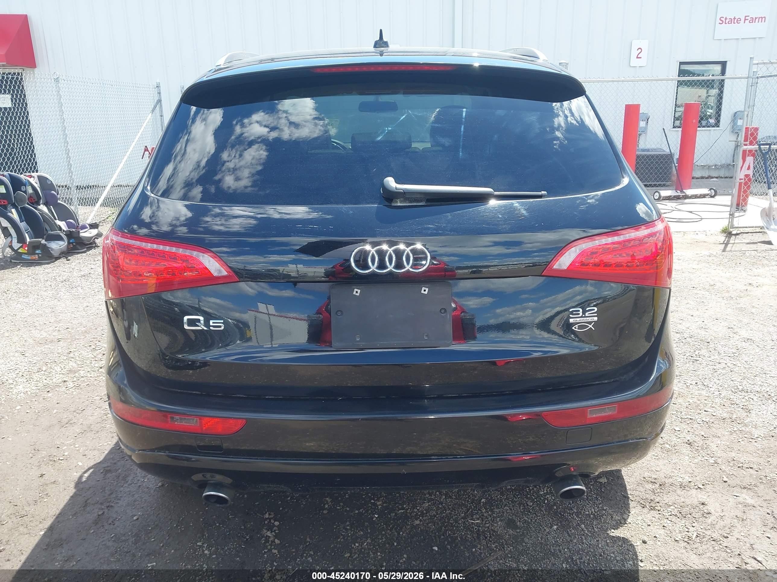 2010 Audi Q5 3.2 Premium Black vin: WA1CKAFP4AA030965