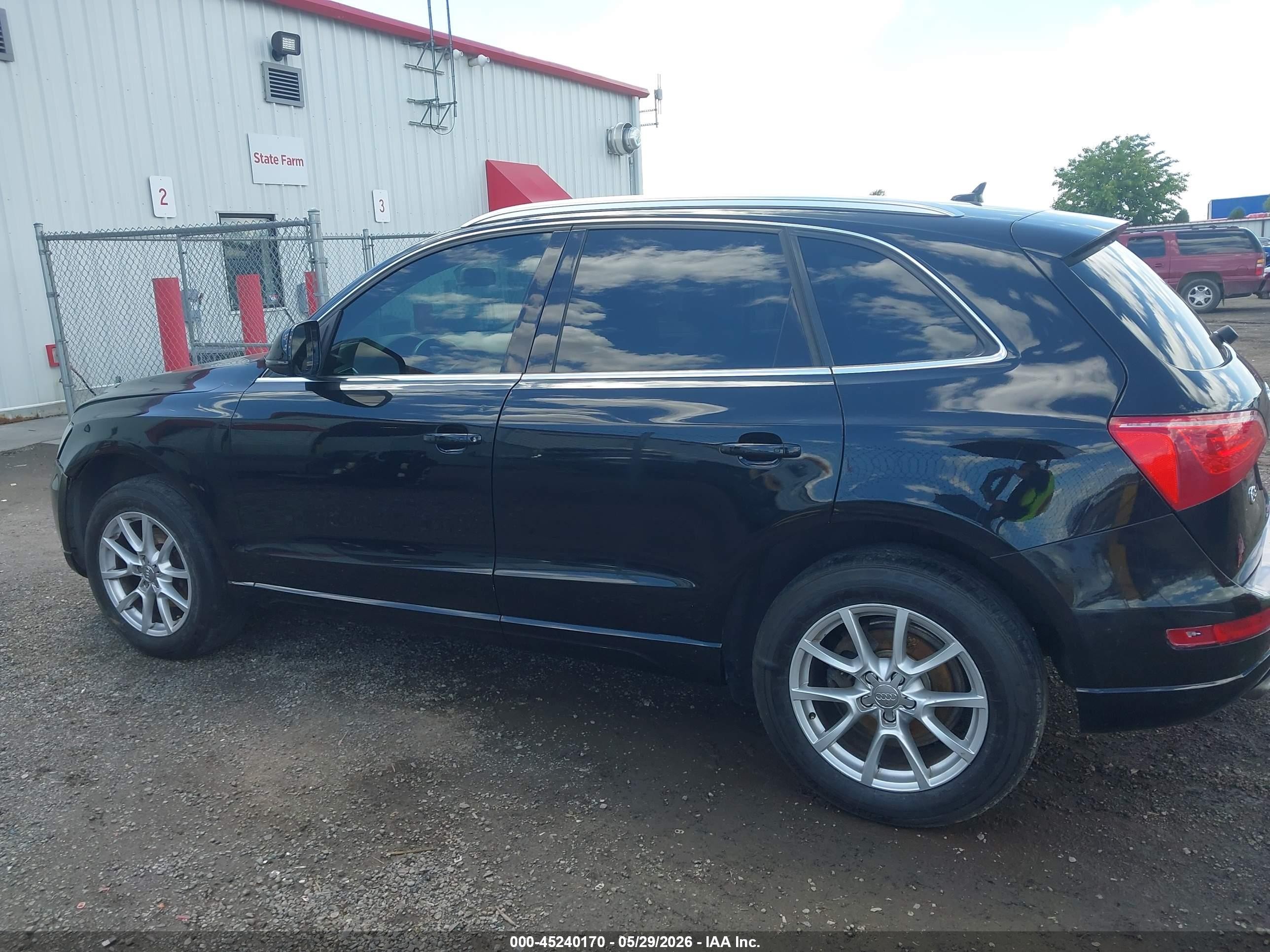 2010 Audi Q5 3.2 Premium Black vin: WA1CKAFP4AA030965