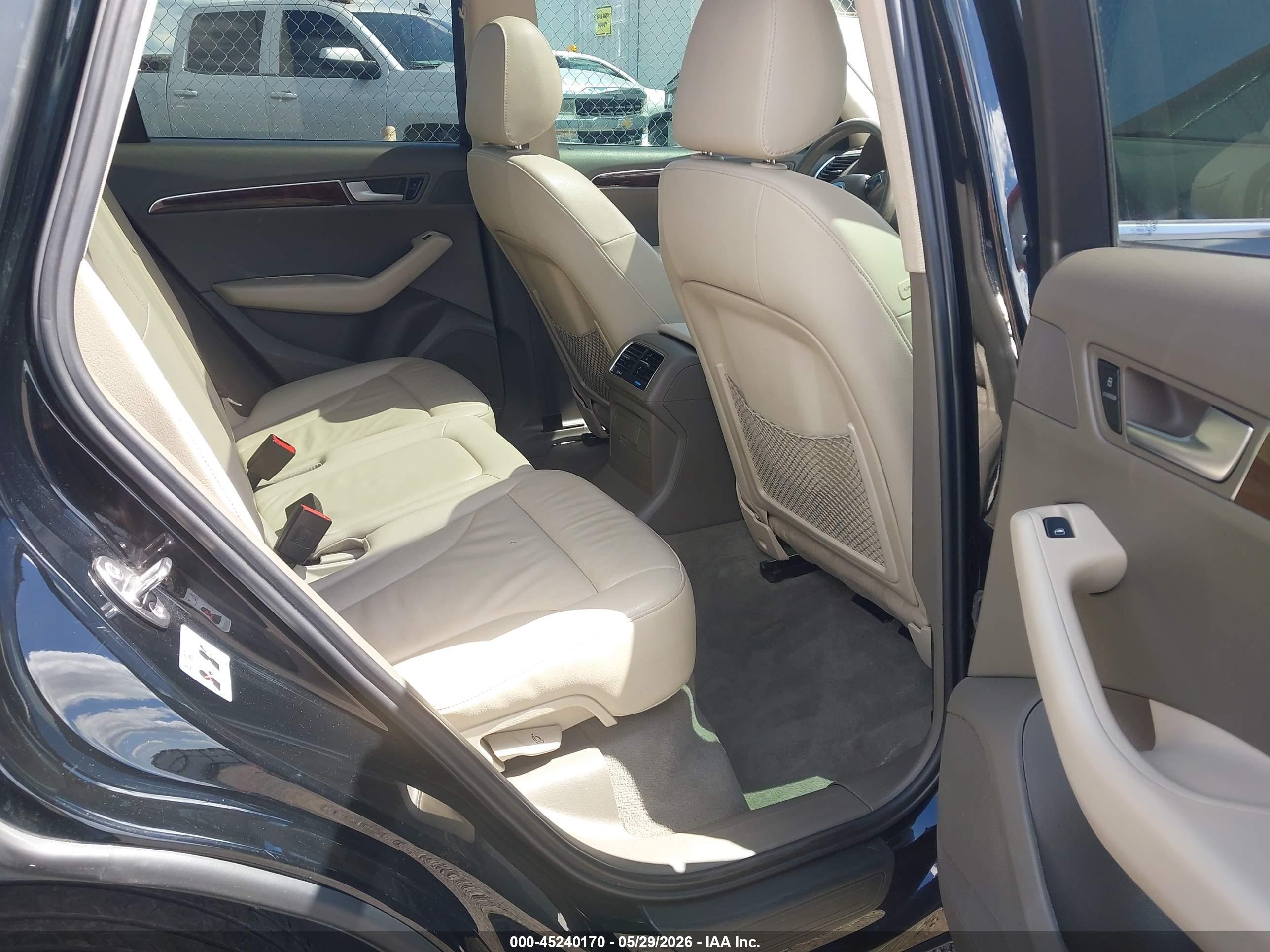 2010 Audi Q5 3.2 Premium Black vin: WA1CKAFP4AA030965