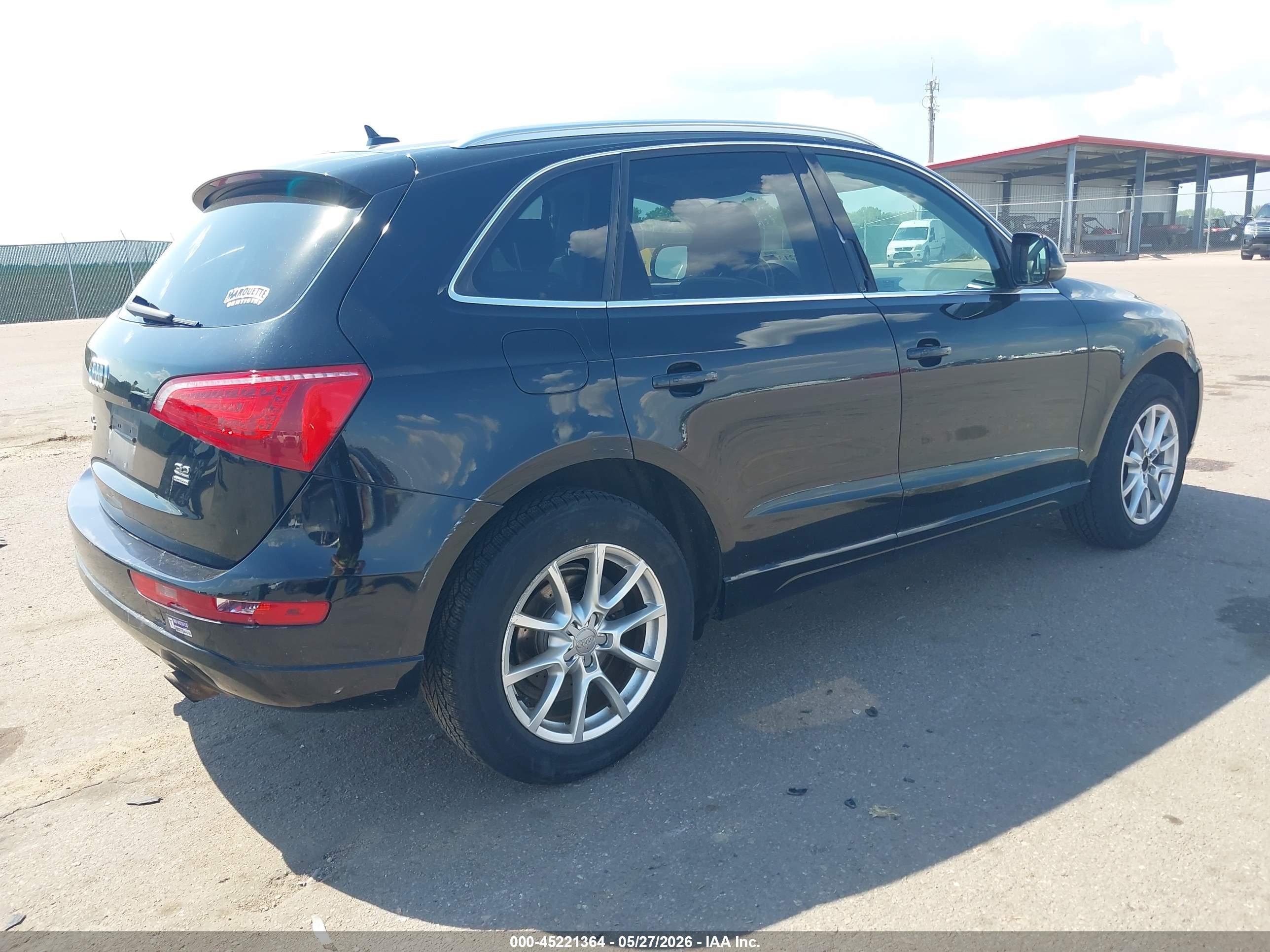 2010 Audi Q5 3.2 Premium Black vin: WA1CKAFP4AA079051
