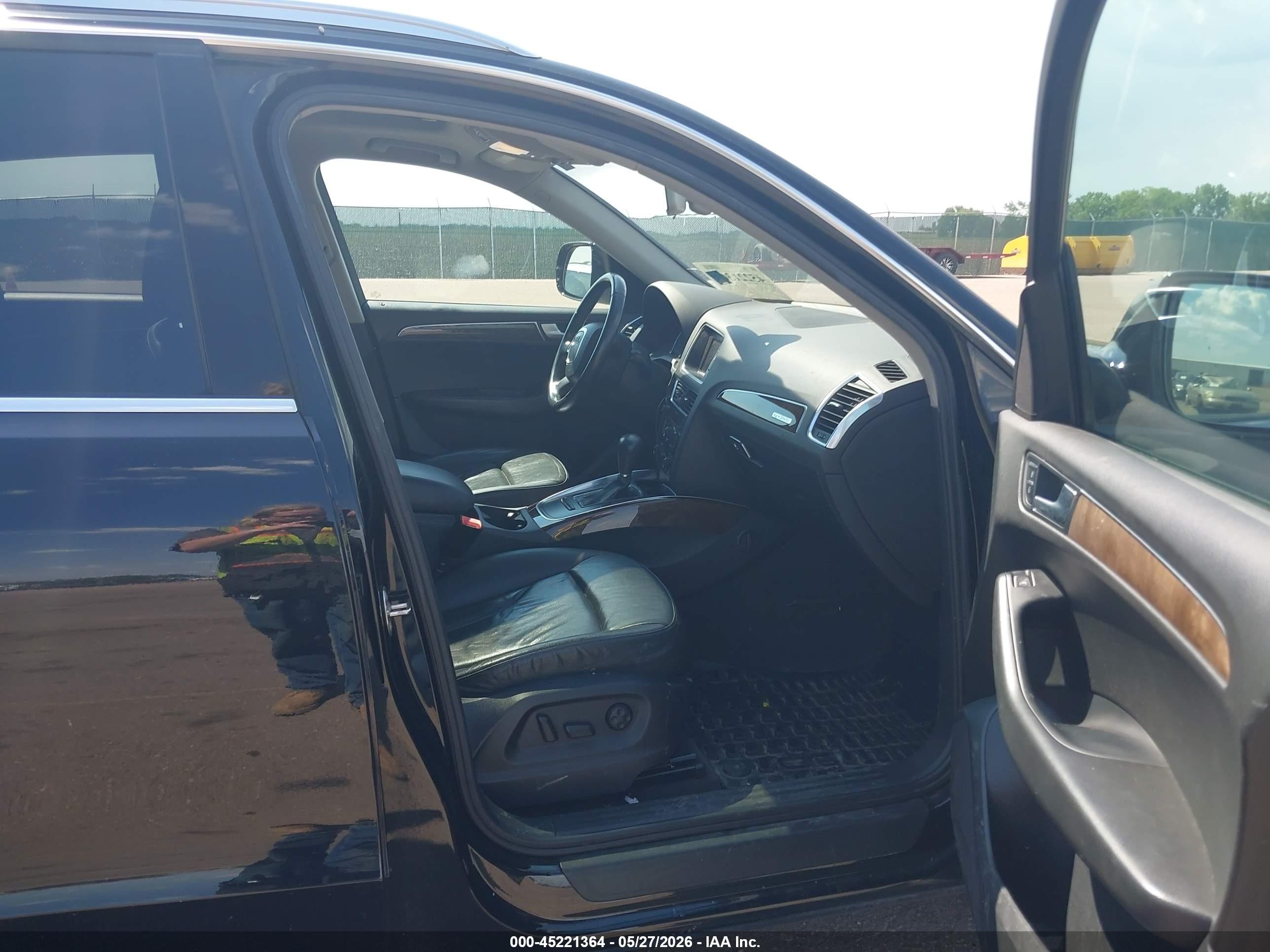 2010 Audi Q5 3.2 Premium Black vin: WA1CKAFP4AA079051