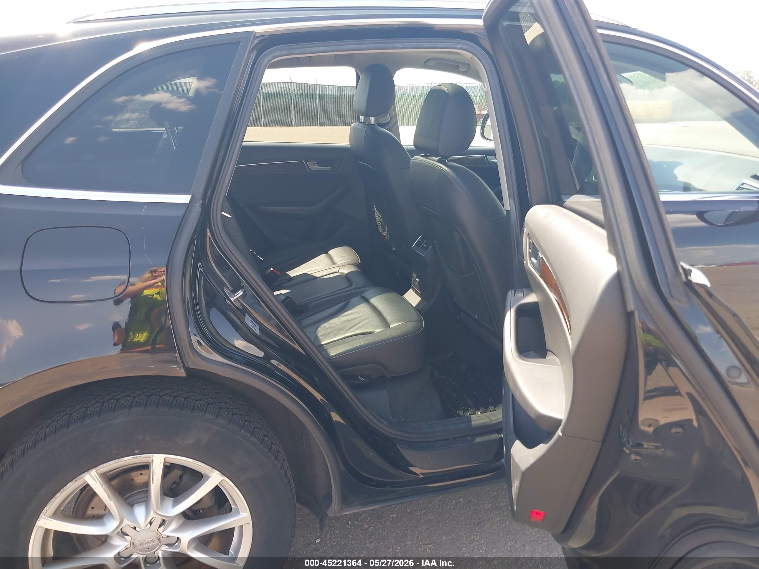 2010 Audi Q5 3.2 Premium Black vin: WA1CKAFP4AA079051