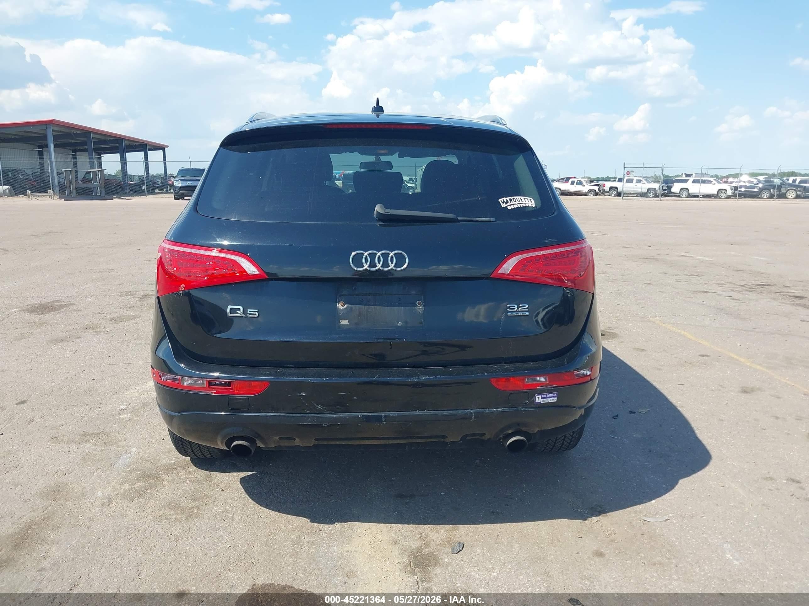 2010 Audi Q5 3.2 Premium Black vin: WA1CKAFP4AA079051