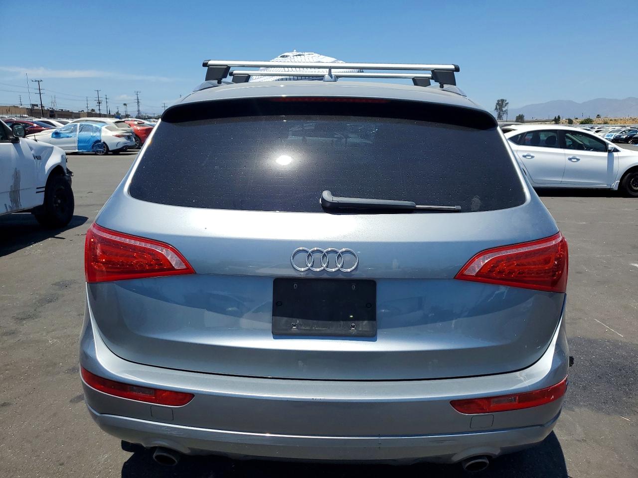 2010 Audi Q5 Premium Silver vin: WA1CKAFP5AA080547