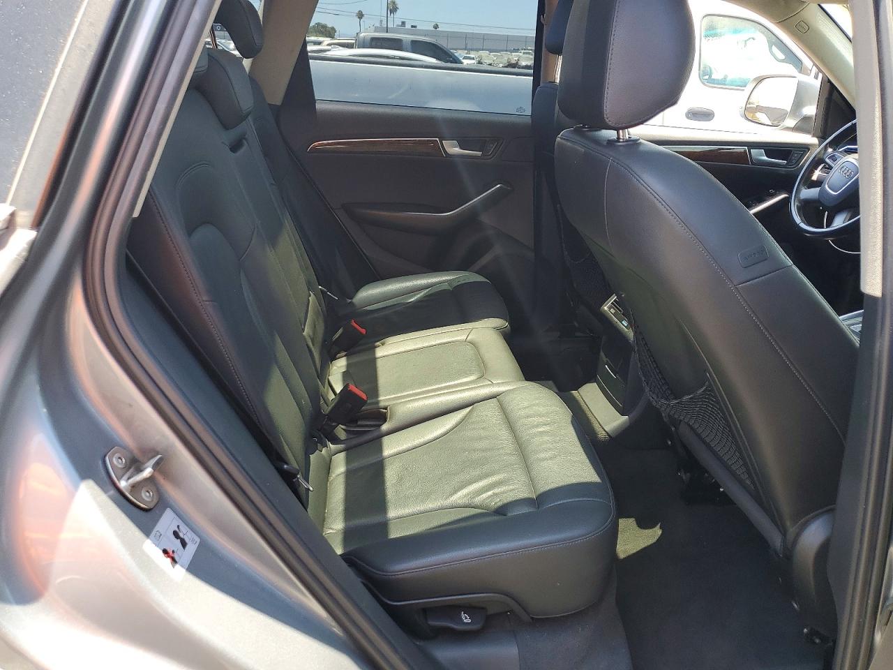 2010 Audi Q5 Premium Silver vin: WA1CKAFP5AA080547