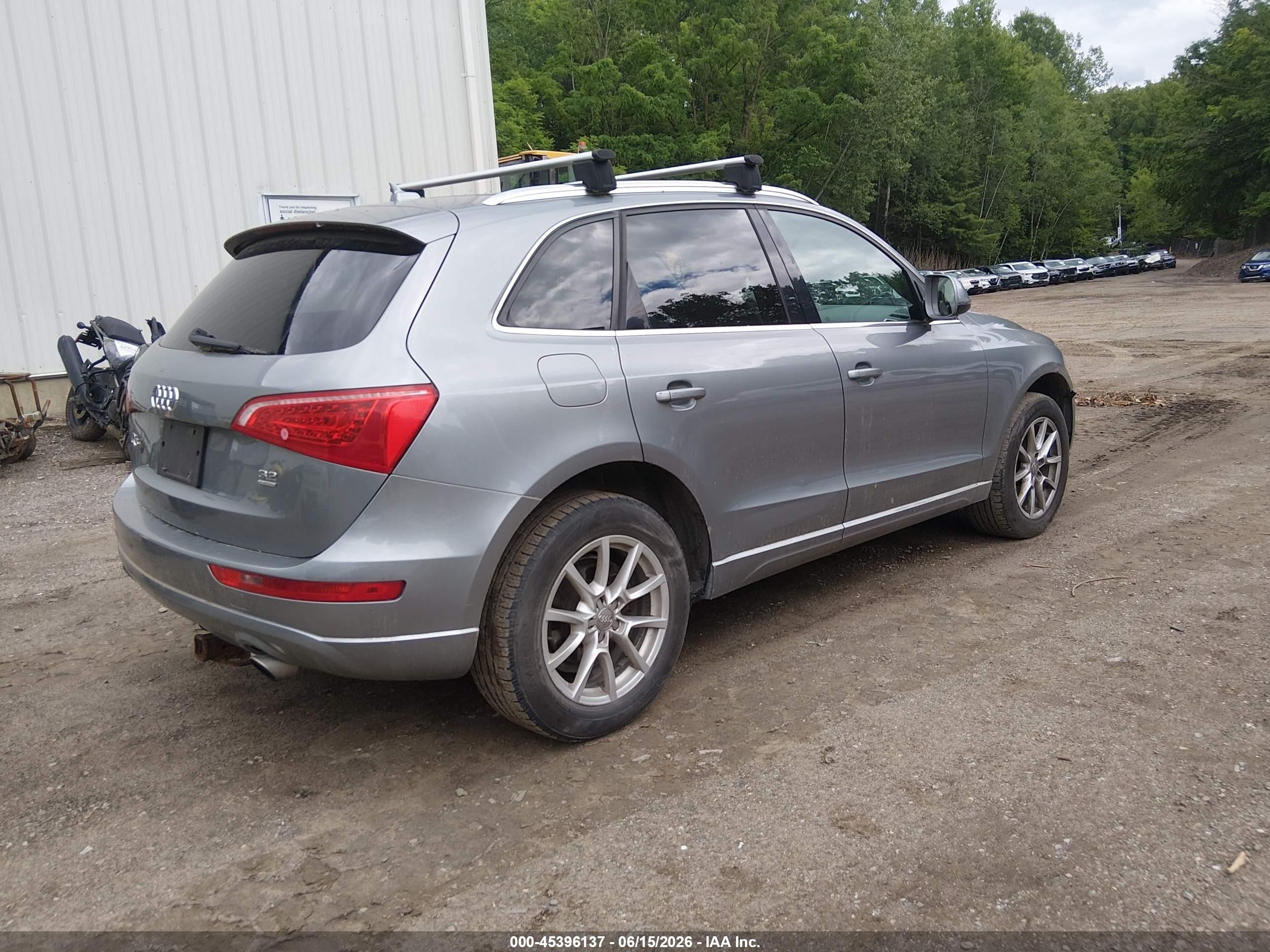 2010 Audi Q5 3.2 Premium Silver vin: WA1CKAFP7AA044536