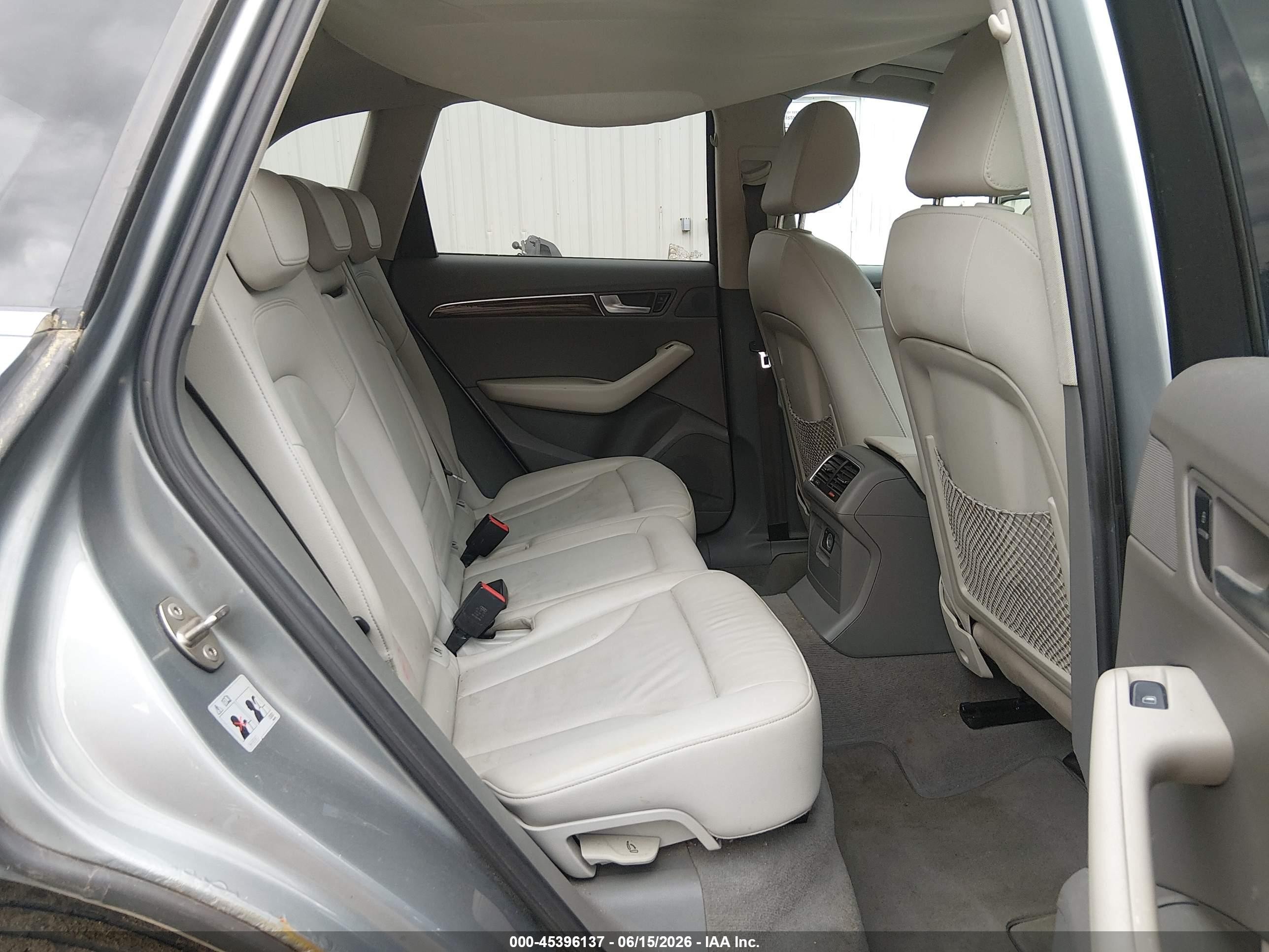 2010 Audi Q5 3.2 Premium Silver vin: WA1CKAFP7AA044536