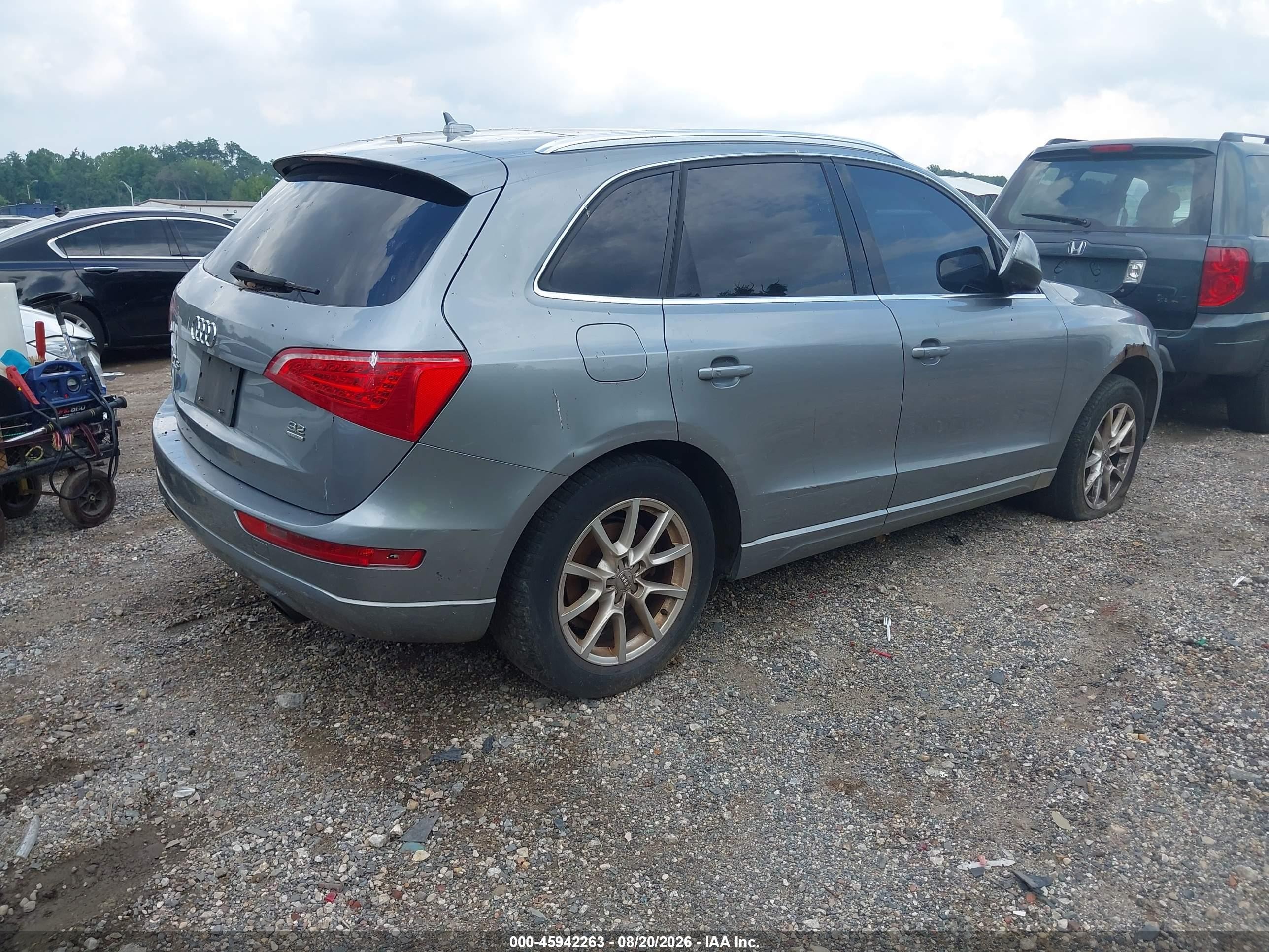 2010 Audi Q5 3.2 Premium Silver vin: WA1CKAFP8AA043542