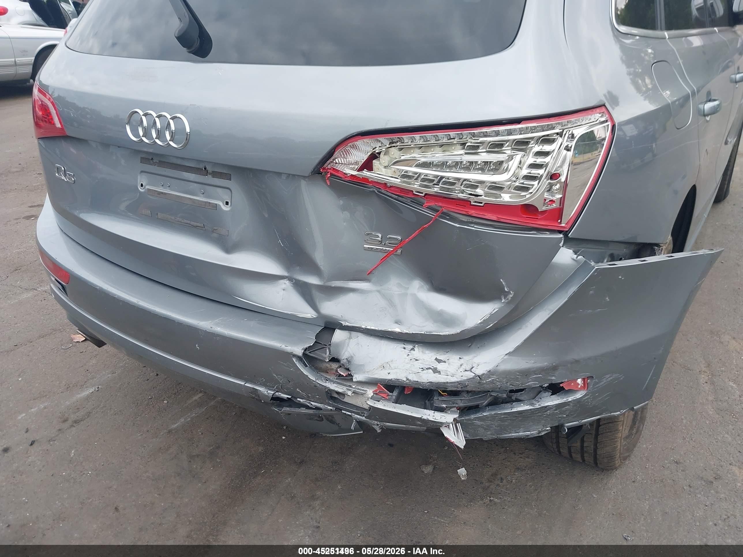 2010 Audi Q5 3.2 Premium Gray vin: WA1CKAFP8AA097438