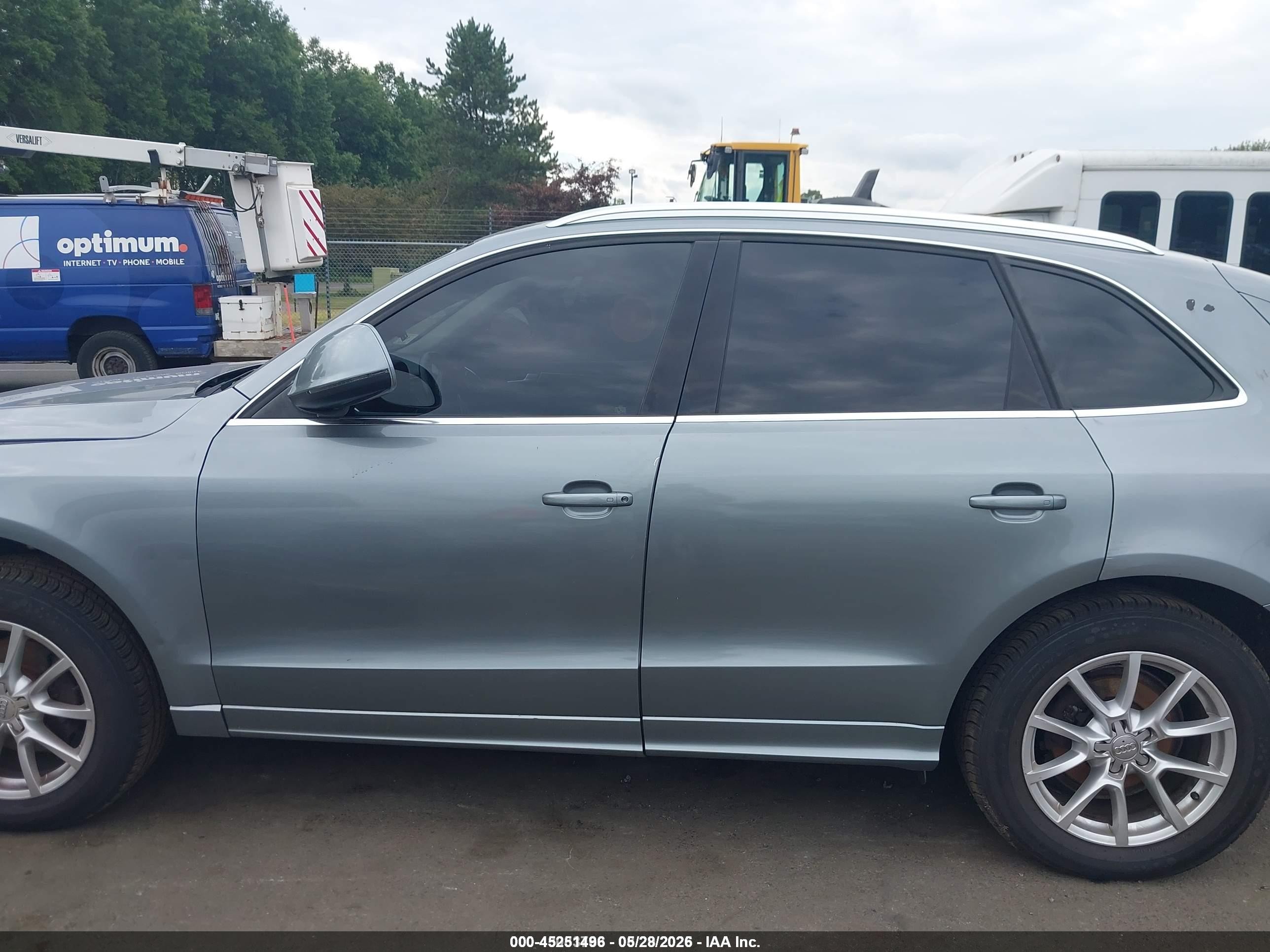 2010 Audi Q5 3.2 Premium Gray vin: WA1CKAFP8AA097438