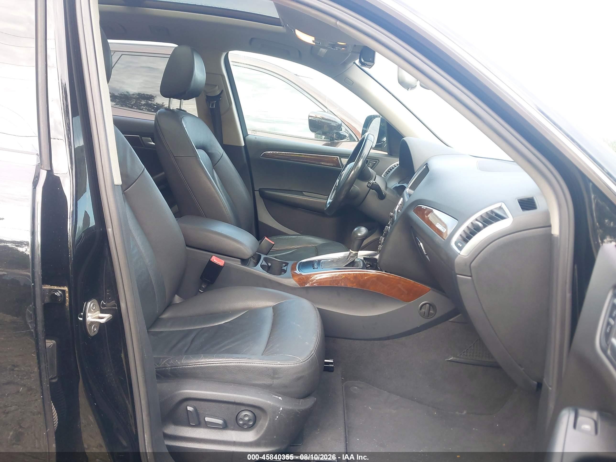 2010 Audi Q5 3.2 Premium Black vin: WA1CKAFPXAA100937