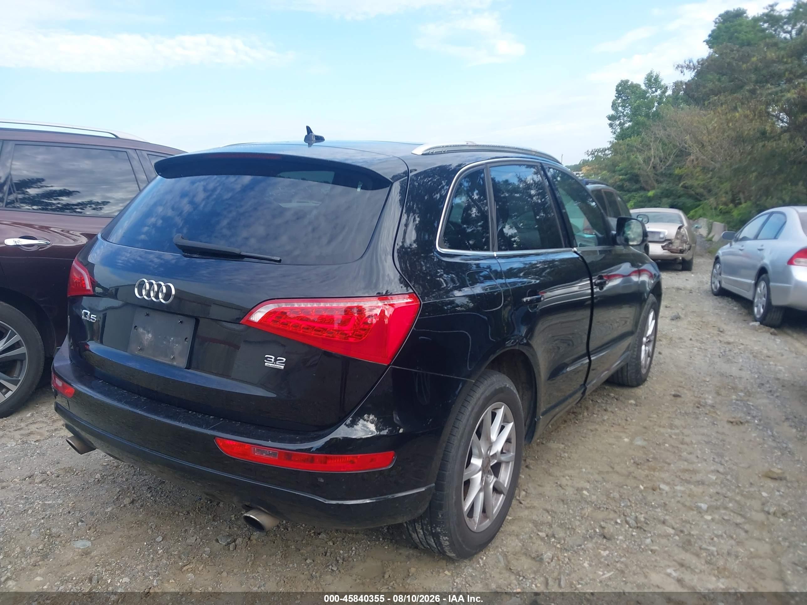 2010 Audi Q5 3.2 Premium Black vin: WA1CKAFPXAA100937