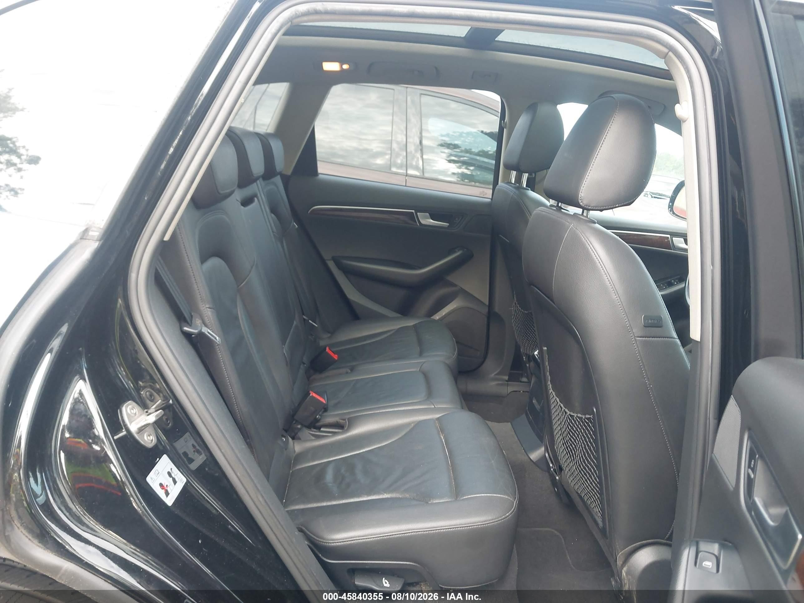 2010 Audi Q5 3.2 Premium Black vin: WA1CKAFPXAA100937