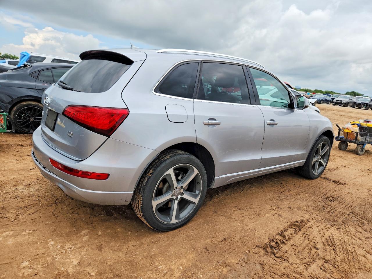 2015 Audi Q5 Tdi Premium Plus Серебряный vin: WA1CMAFP2FA030237
