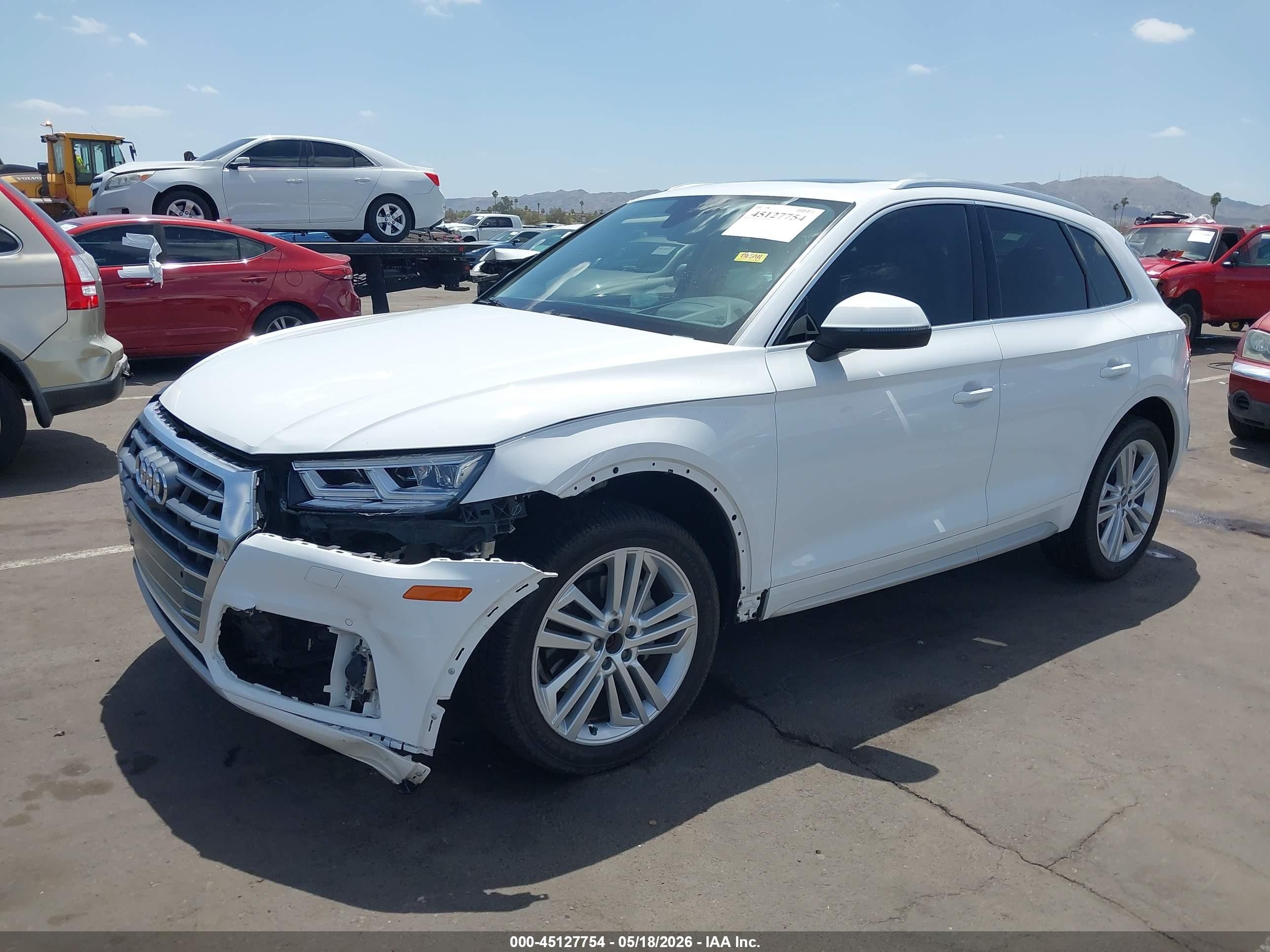 2018 Audi Q5 2.0t Premium/2.0t Tech Premium Белый vin: WA1CNAFY8J2215658