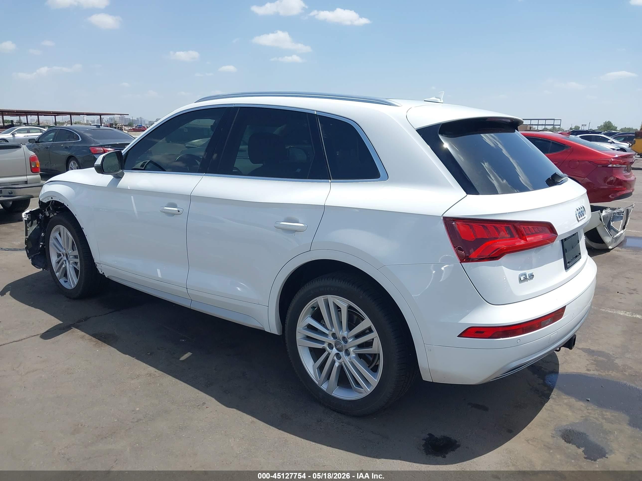 2018 Audi Q5 2.0t Premium/2.0t Tech Premium Белый vin: WA1CNAFY8J2215658