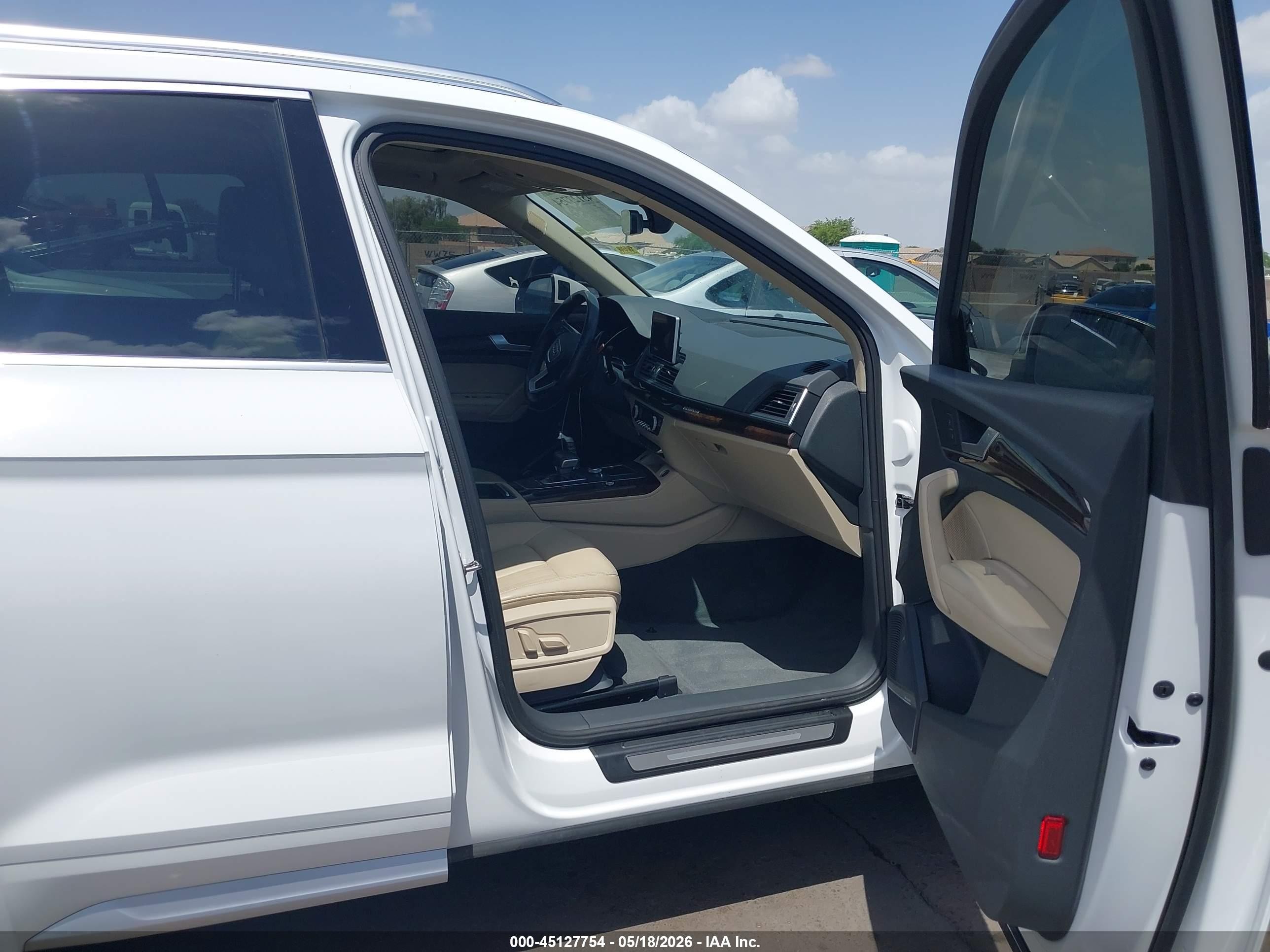 2018 Audi Q5 2.0t Premium/2.0t Tech Premium Белый vin: WA1CNAFY8J2215658