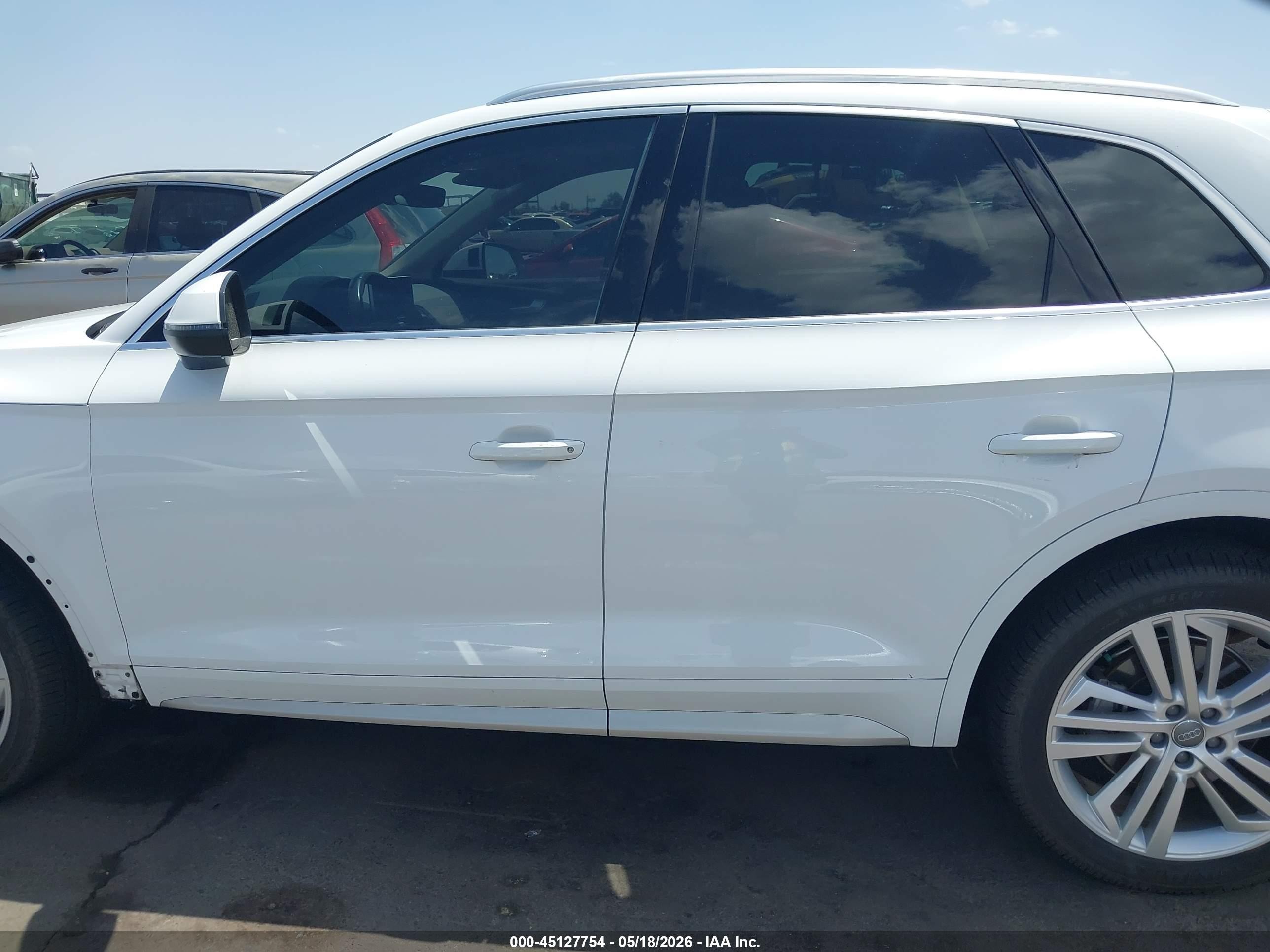 2018 Audi Q5 2.0t Premium/2.0t Tech Premium Белый vin: WA1CNAFY8J2215658
