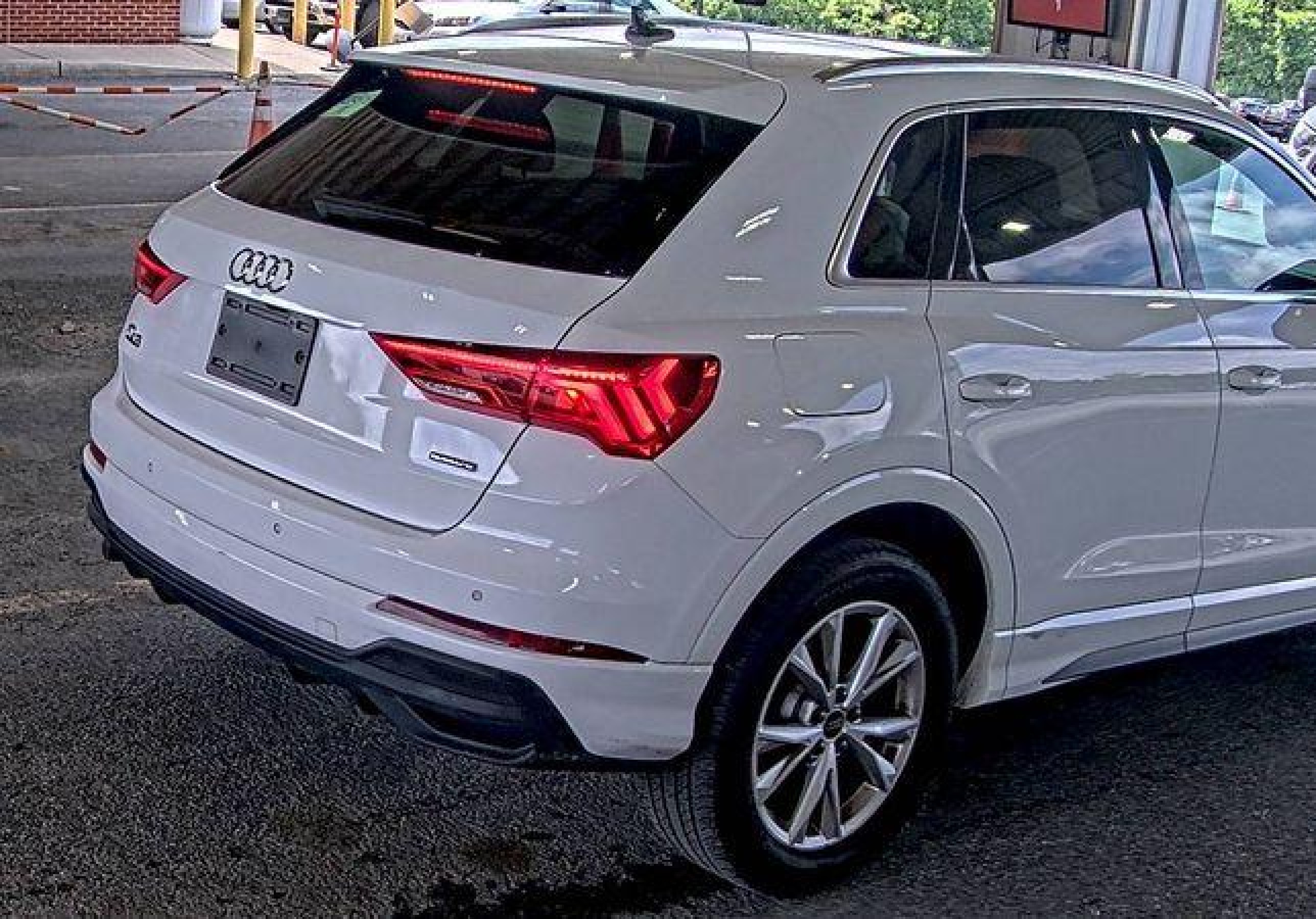 2023 Audi Q3 Premium 45 Tfsi S Line Quattro Tiptronic vin: WA1DECF33P1106995