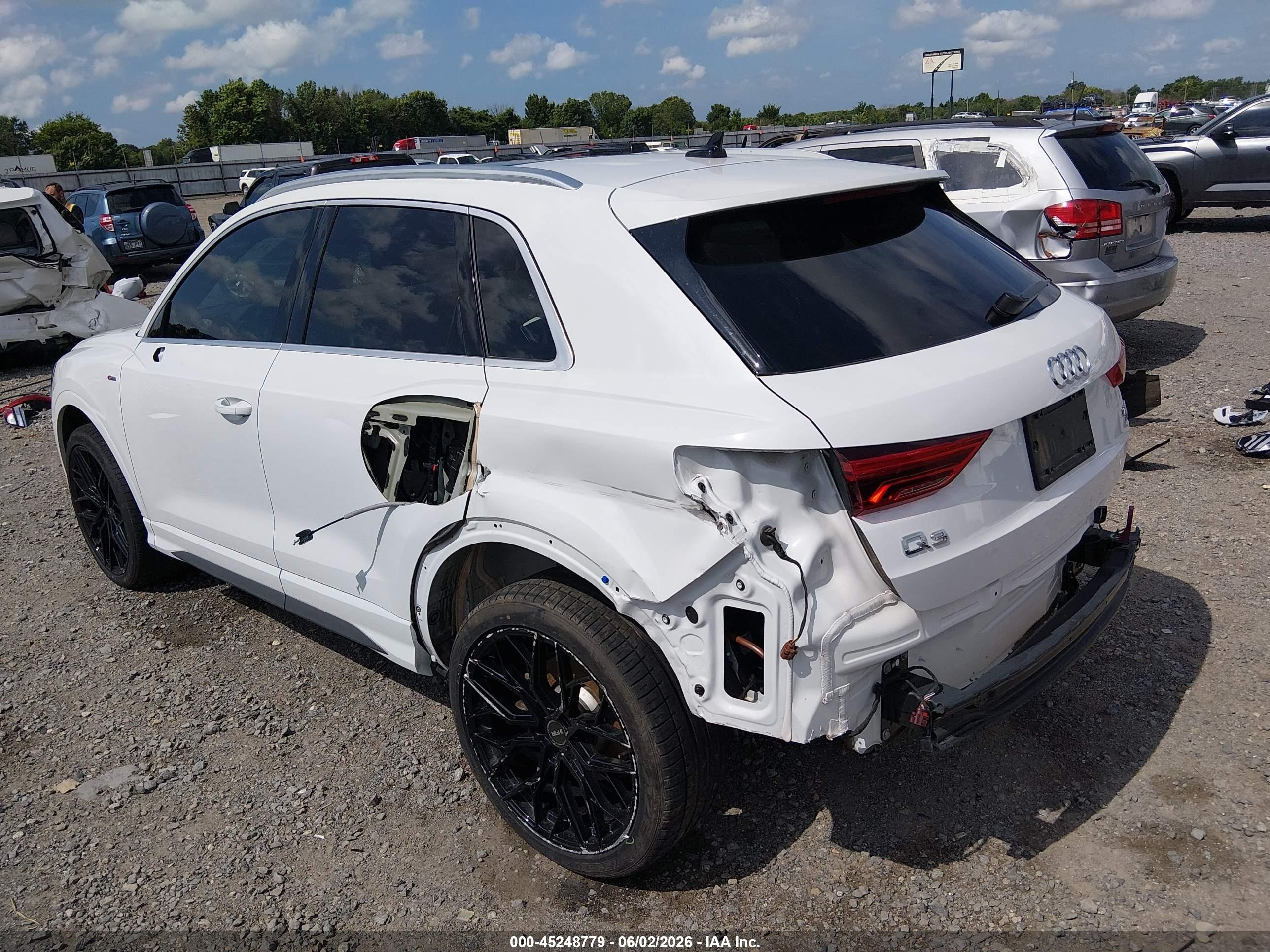 2025 Audi Q3 Premium 45 Tfsi S Line Quattro Tiptronic Белый vin: WA1DECF36S1075301