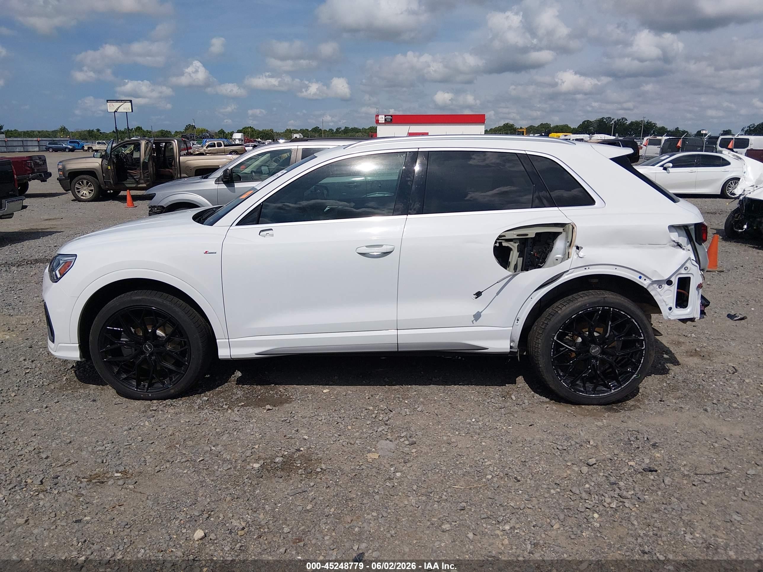 2025 Audi Q3 Premium 45 Tfsi S Line Quattro Tiptronic Белый vin: WA1DECF36S1075301
