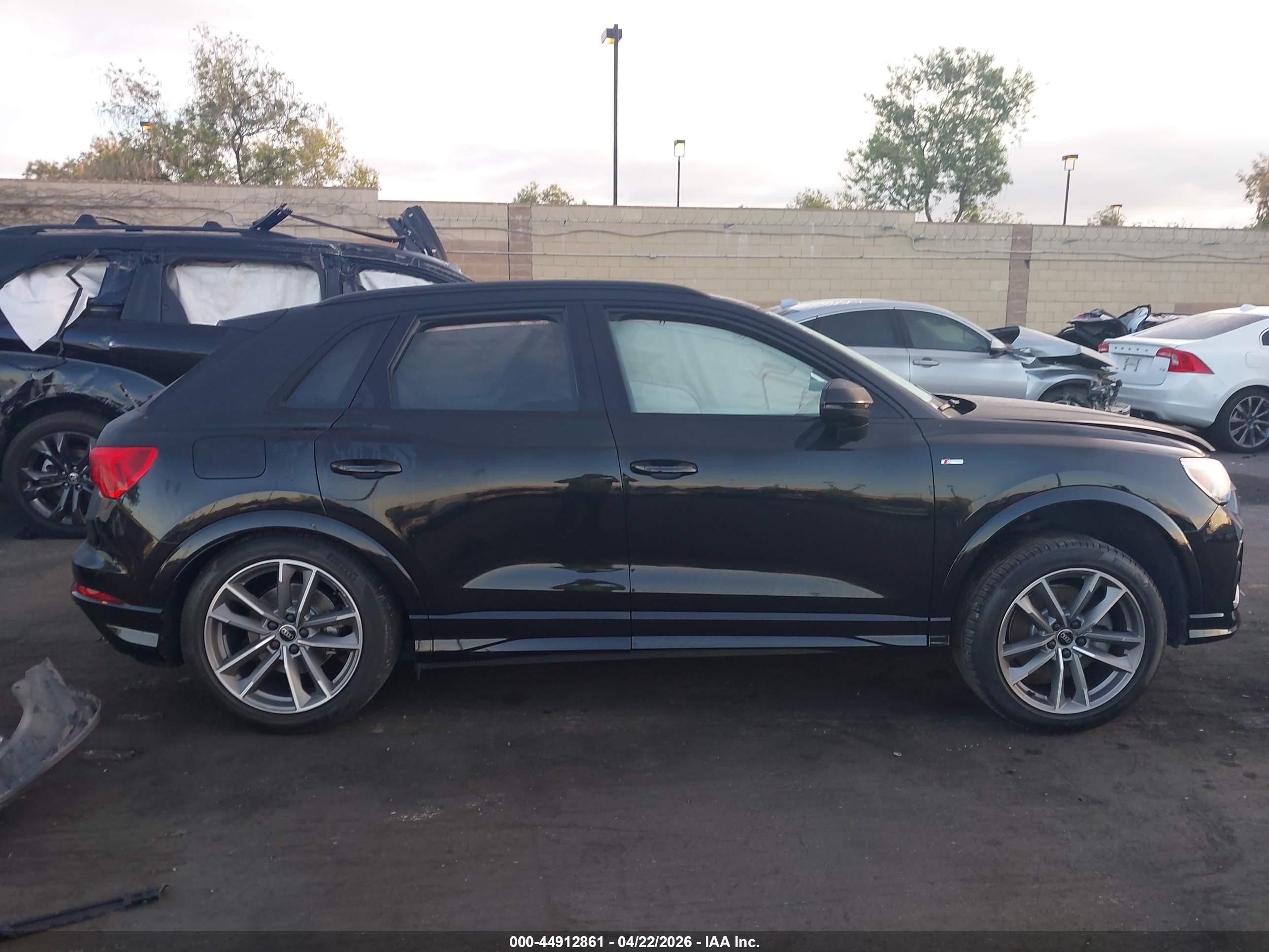 2024 Audi Q3 Premium 45 Tfsi S Line Quattro Tiptronic Black vin: WA1DECF37R1082865