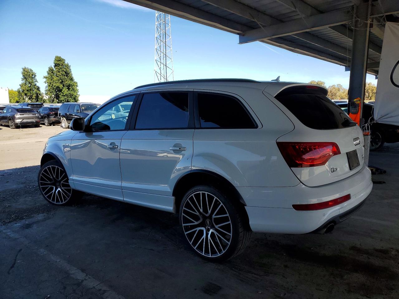 2015 Audi Q7 Prestige Белый vin: WA1DGAFE4FD018194