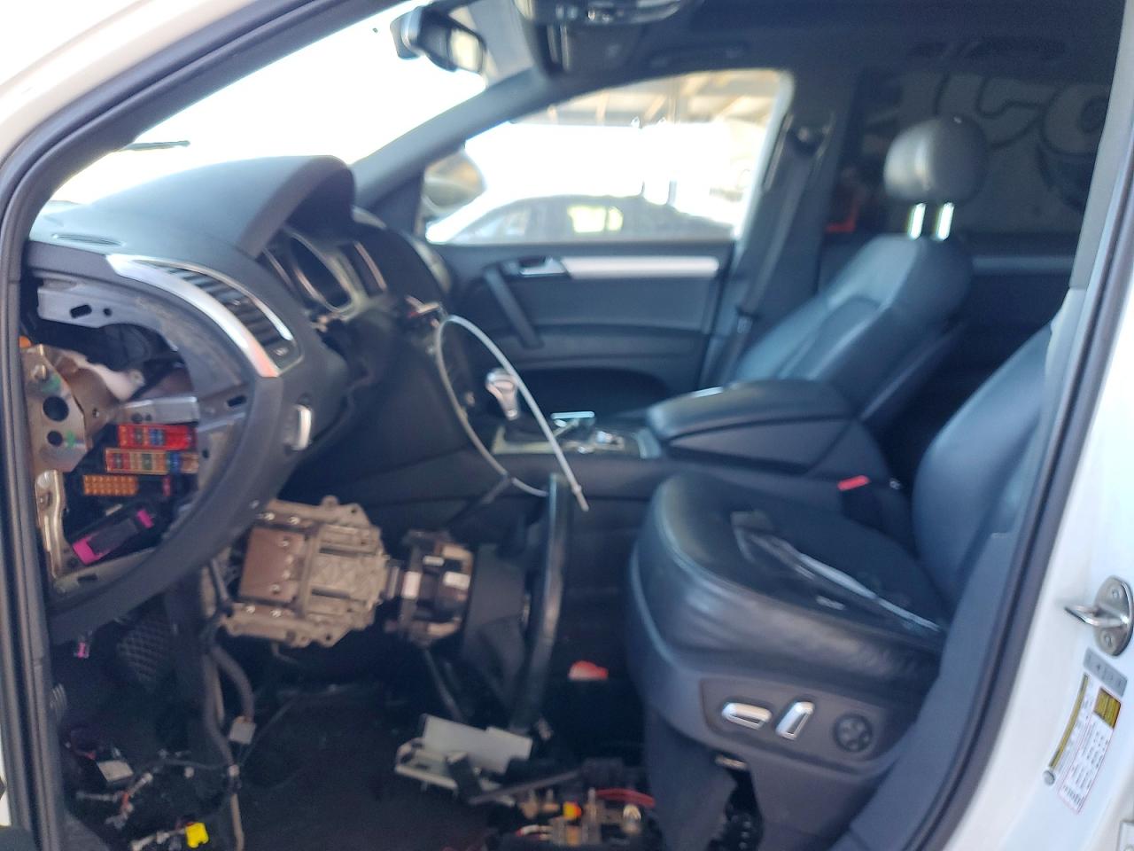 2015 Audi Q7 Prestige Белый vin: WA1DGAFE4FD018194