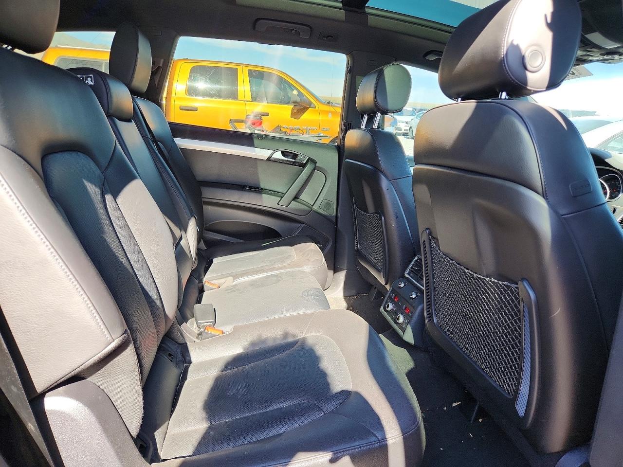 2015 Audi Q7 Prestige Red vin: WA1DGAFE4FD024772