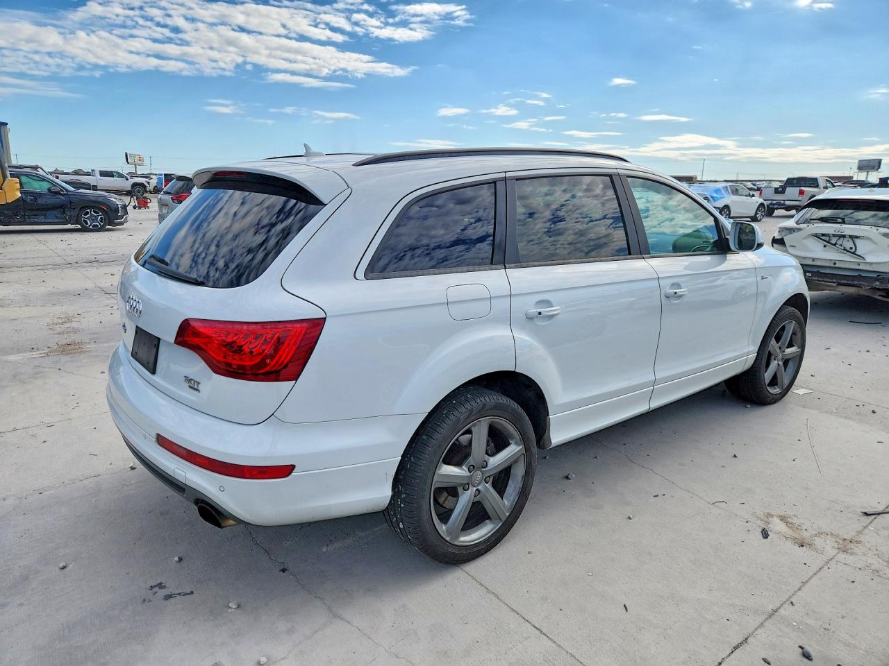 2015 Audi Q7 Prestige White vin: WA1DGAFE8FD030784