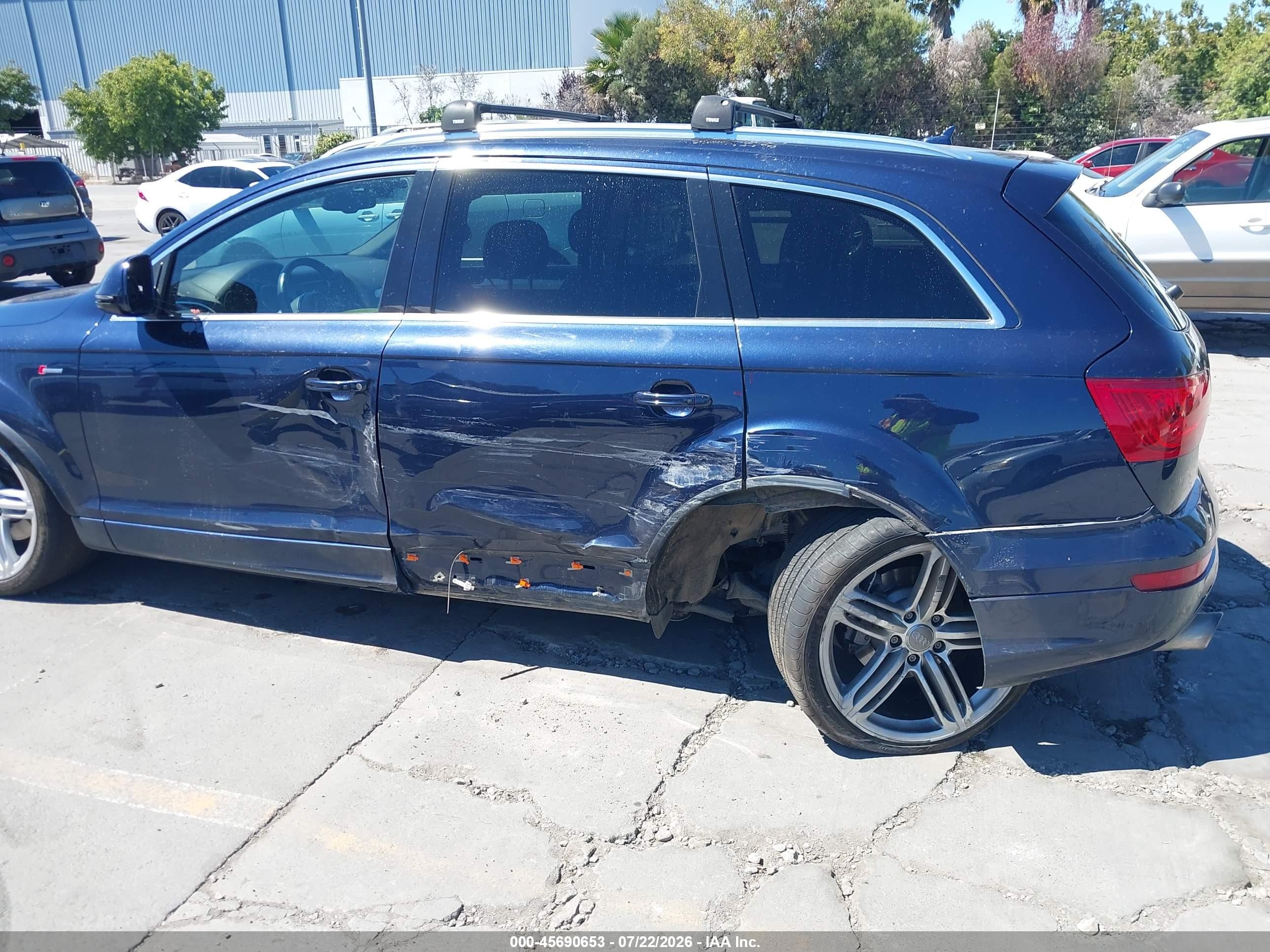 2014 Audi Q7 3.0t S Line Prestige Blue vin: WA1DGAFE9ED004483