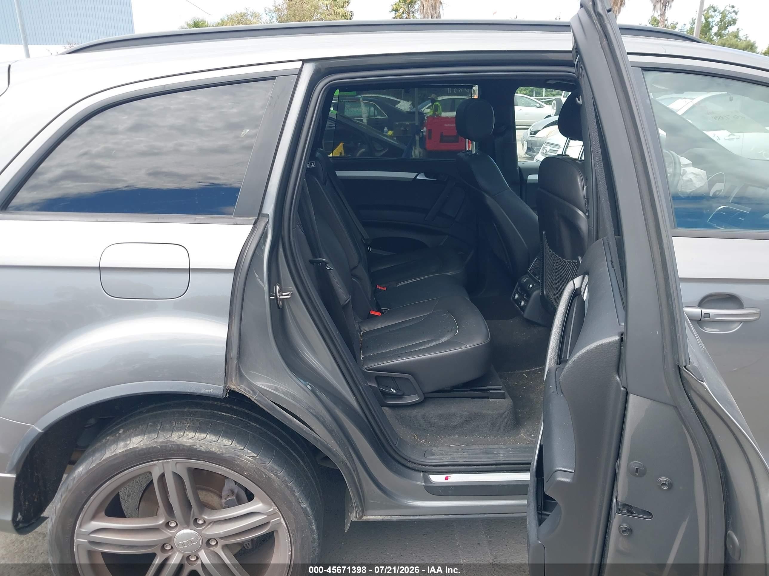 2015 Audi Q7 3.0t S Line Prestige Gray vin: WA1DGAFE9FD017591